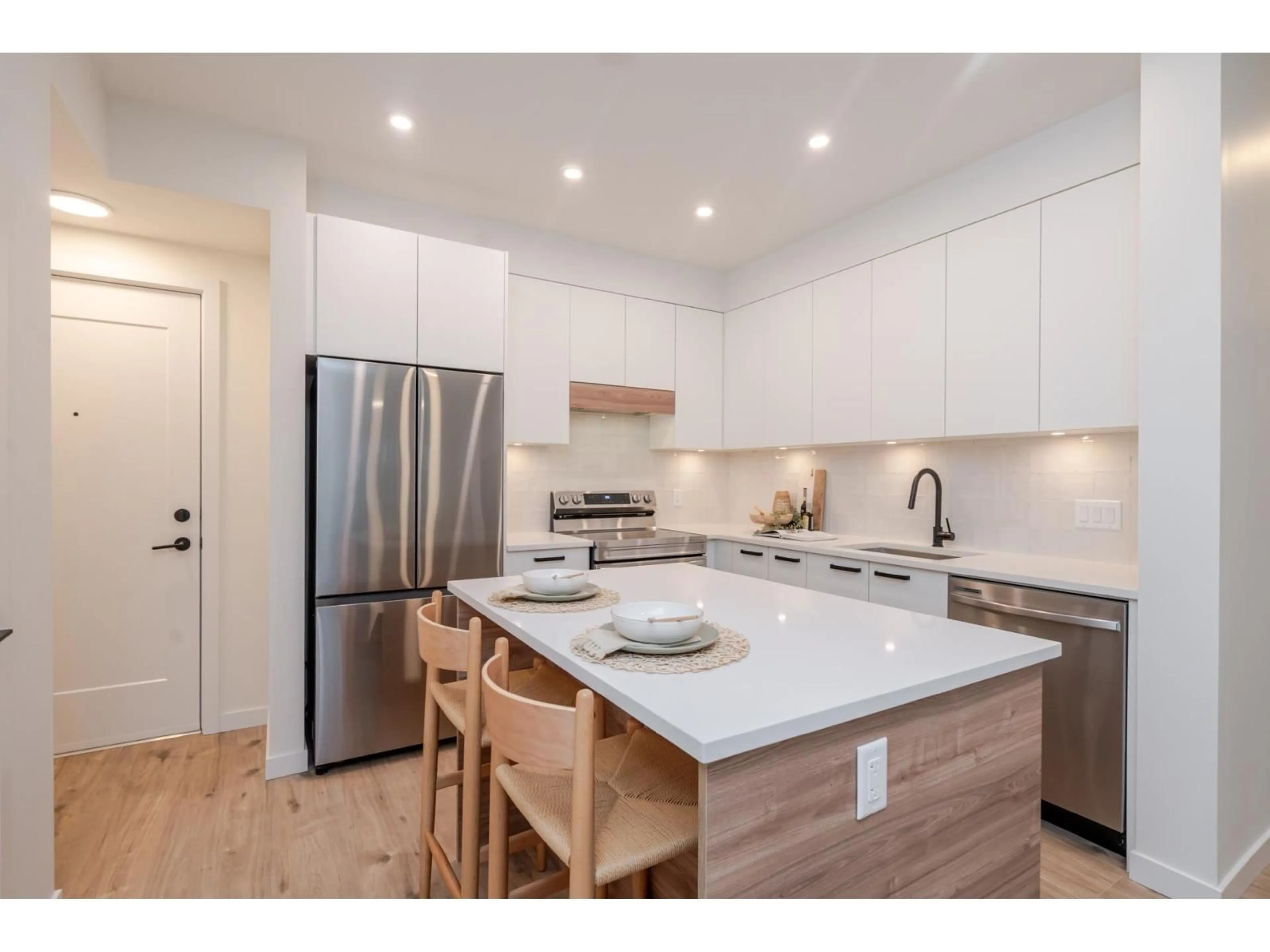 Open concept kitchen, wood/laminate floor for 302 - 33920 BEST, Mission British Columbia V2V7A4