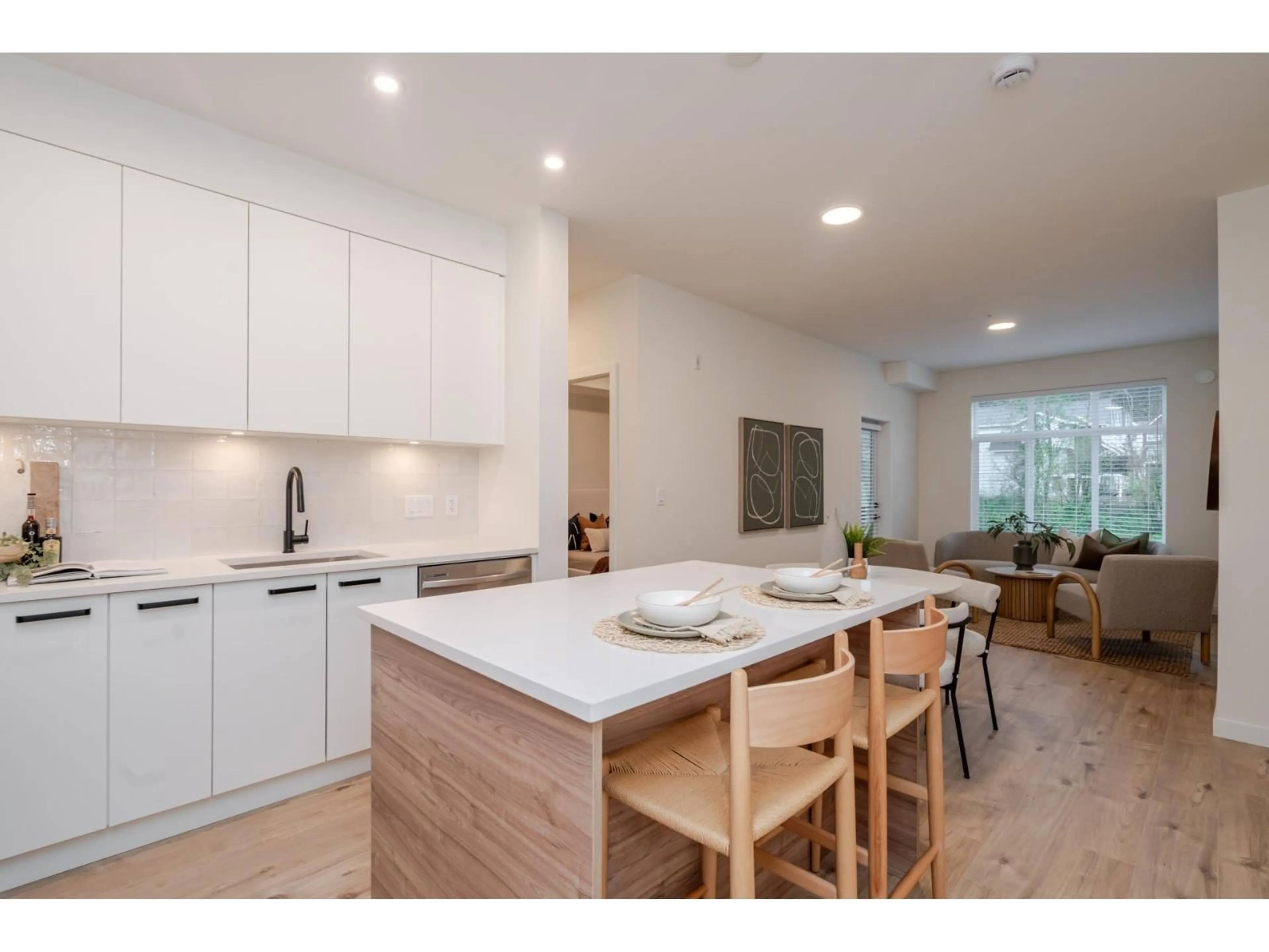 Open concept kitchen, unknown for 302 - 33920 BEST, Mission British Columbia V2V7A4