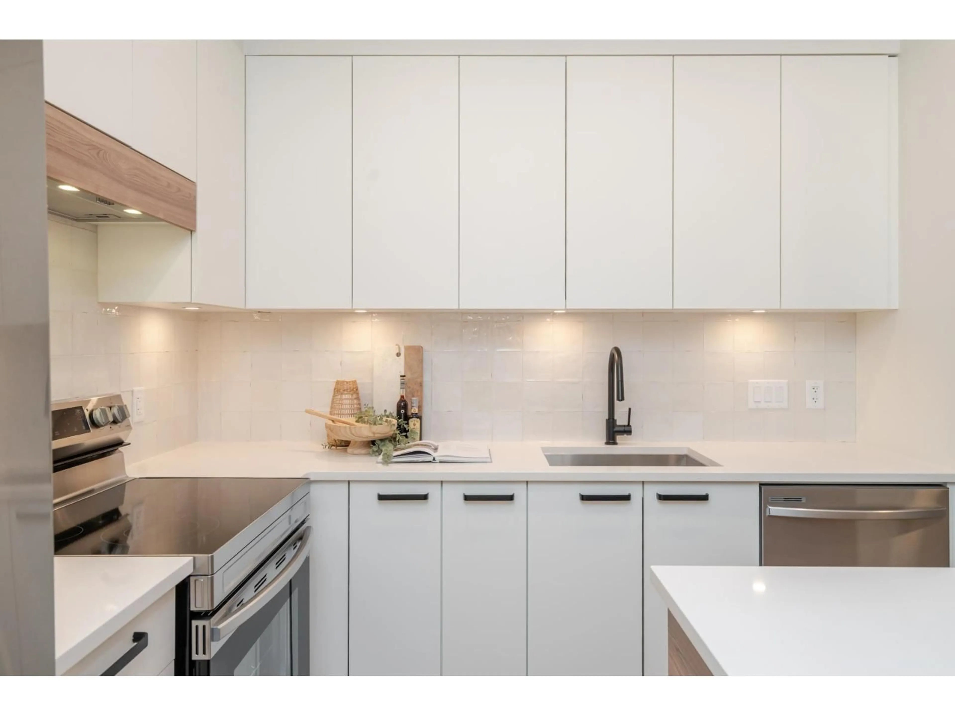 Contemporary kitchen, unknown for 302 - 33920 BEST, Mission British Columbia V2V7A4