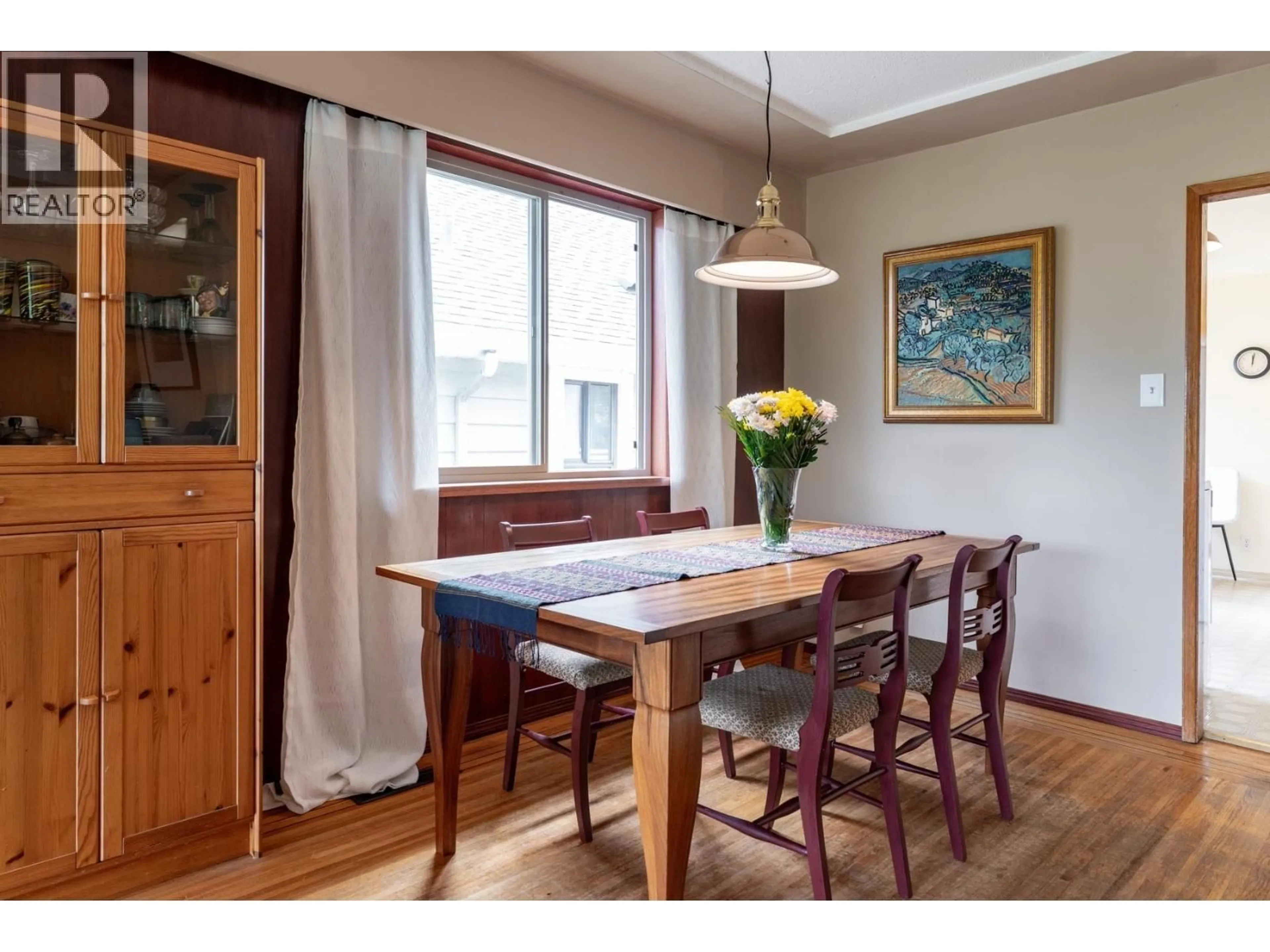 Dining room, wood/laminate floor for 4362 CAMBRIDGE STREET, Burnaby British Columbia V5C1H4