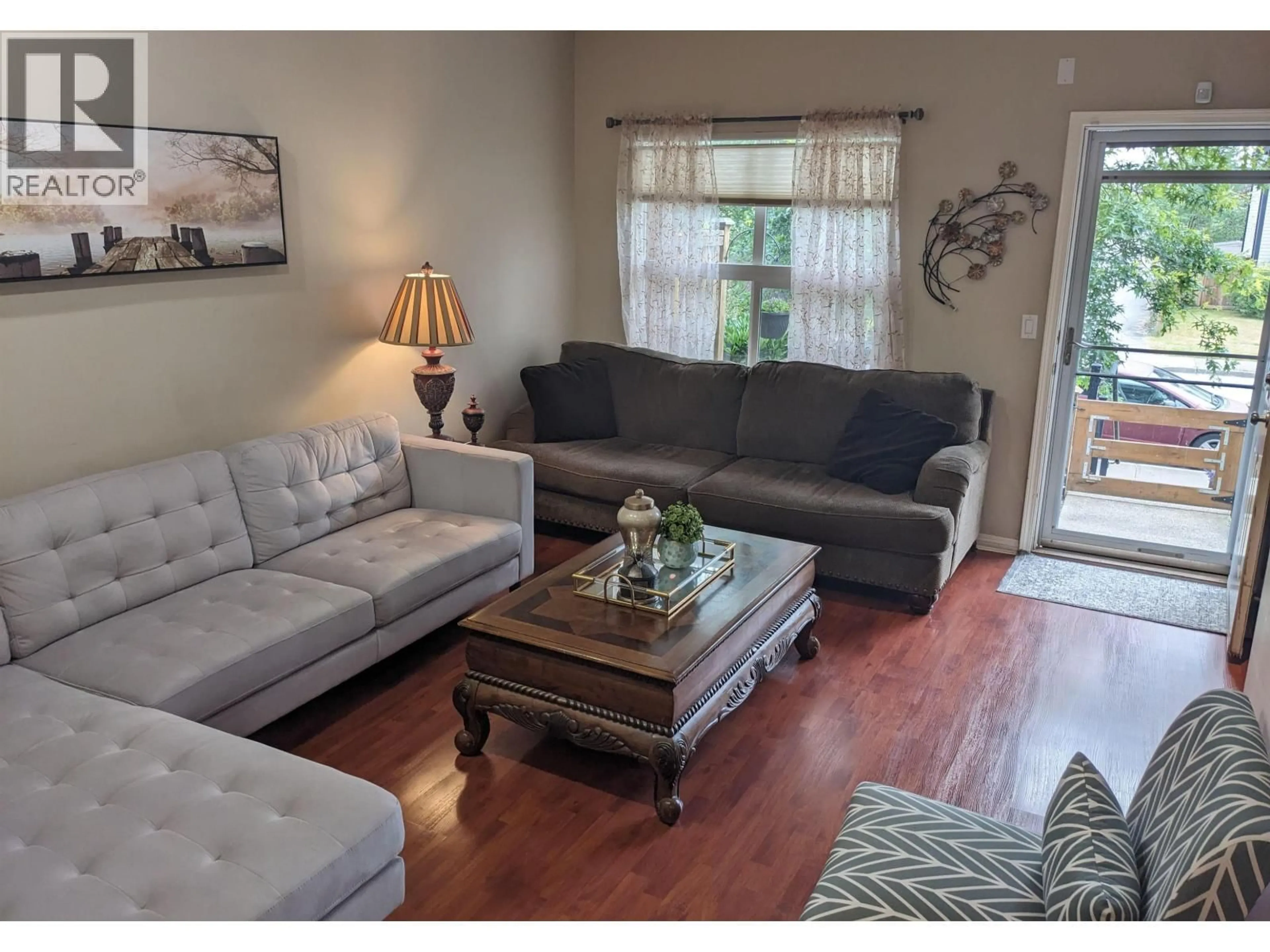 Living room with furniture, wood/laminate floor for 64 - 1055 RIVERWOOD GATE, Port Coquitlam British Columbia V3B8C3