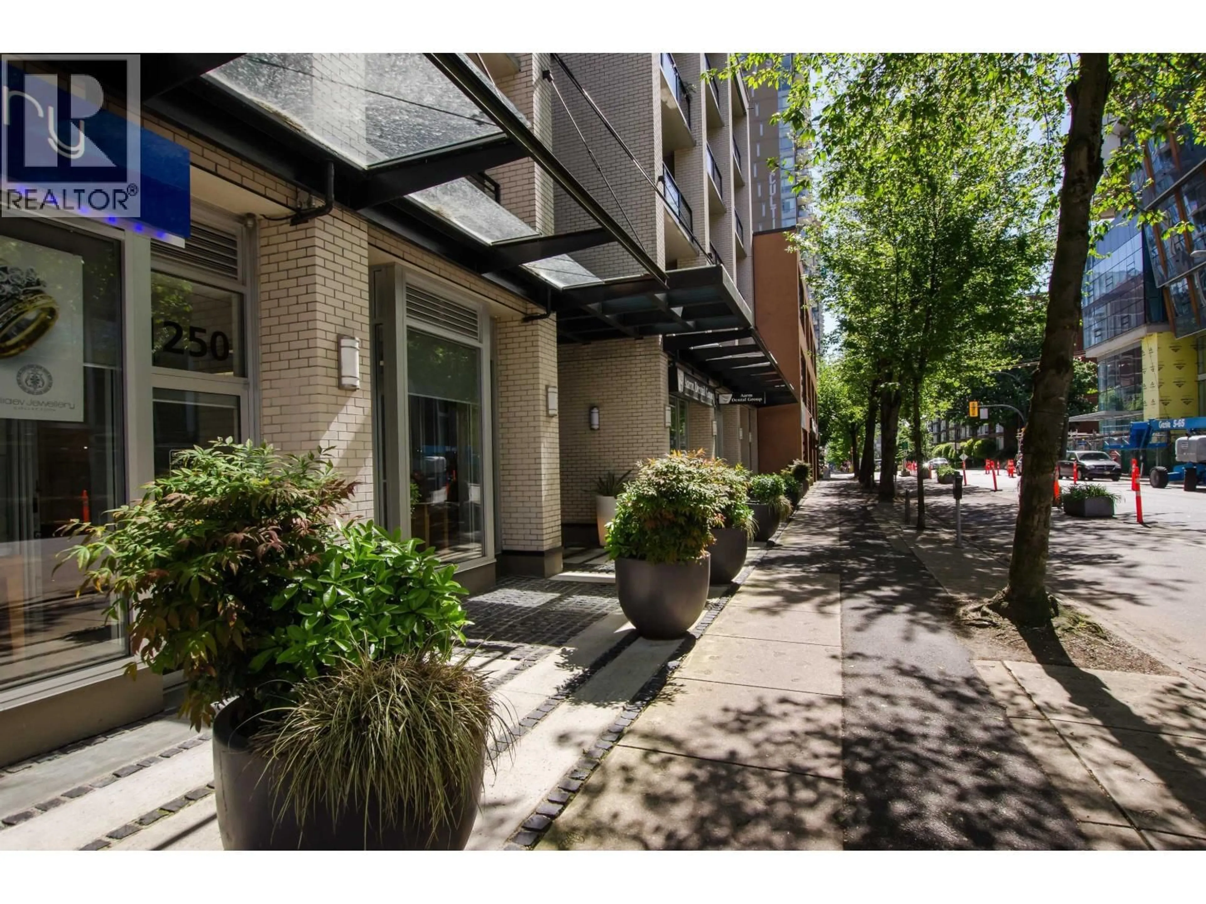 Patio, street for 204 - 1252 HORNBY STREET, Vancouver British Columbia V6Z0A3