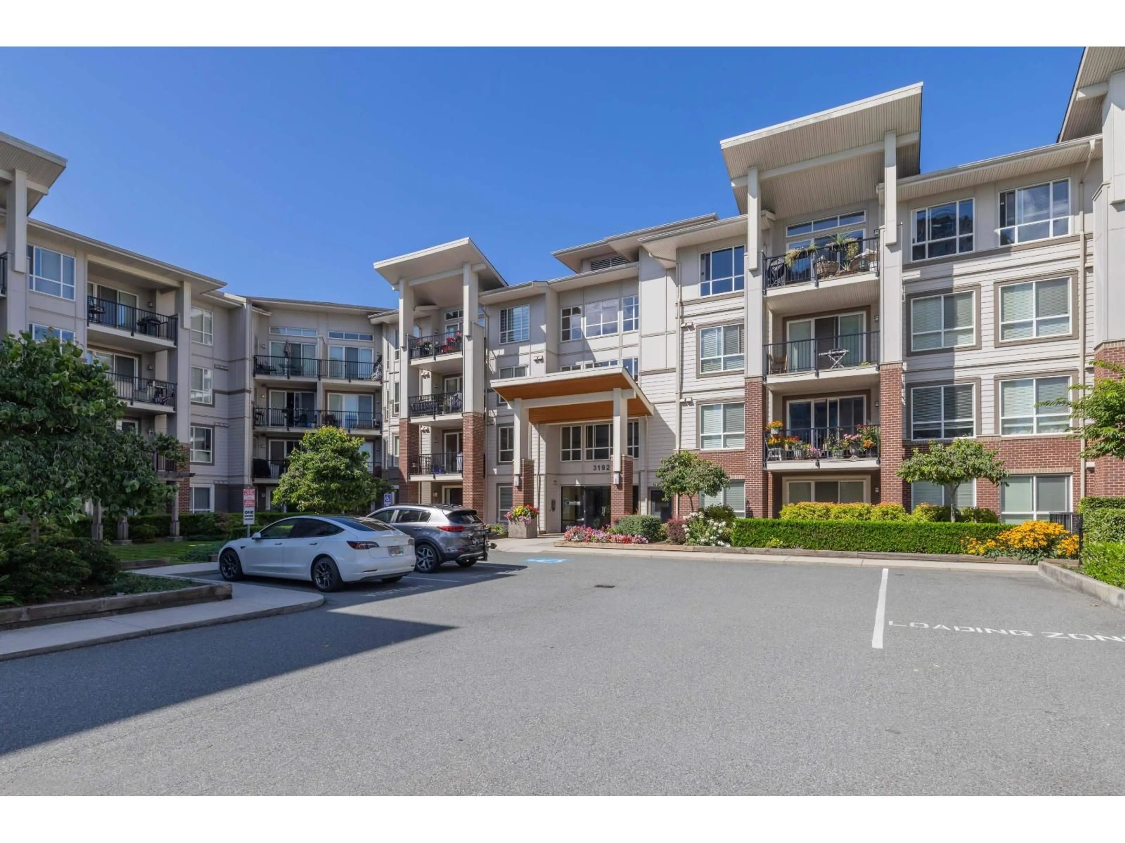 A pic from outside/outdoor area/front of a property/back of a property/a pic from drone, unknown for 317 - 3192 GLADWIN, Abbotsford British Columbia V2T6M9
