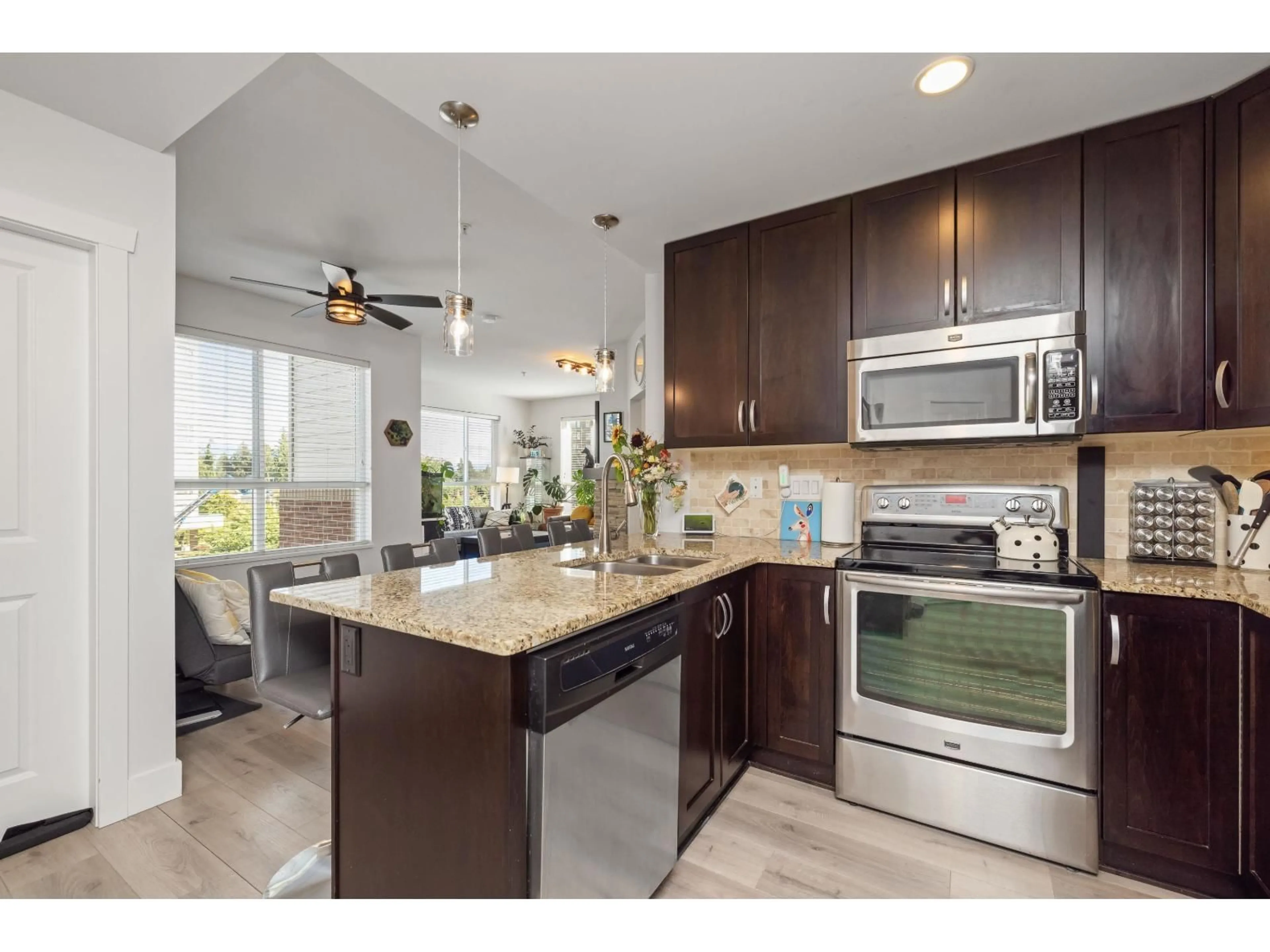 Open concept kitchen, unknown for 317 - 3192 GLADWIN, Abbotsford British Columbia V2T6M9