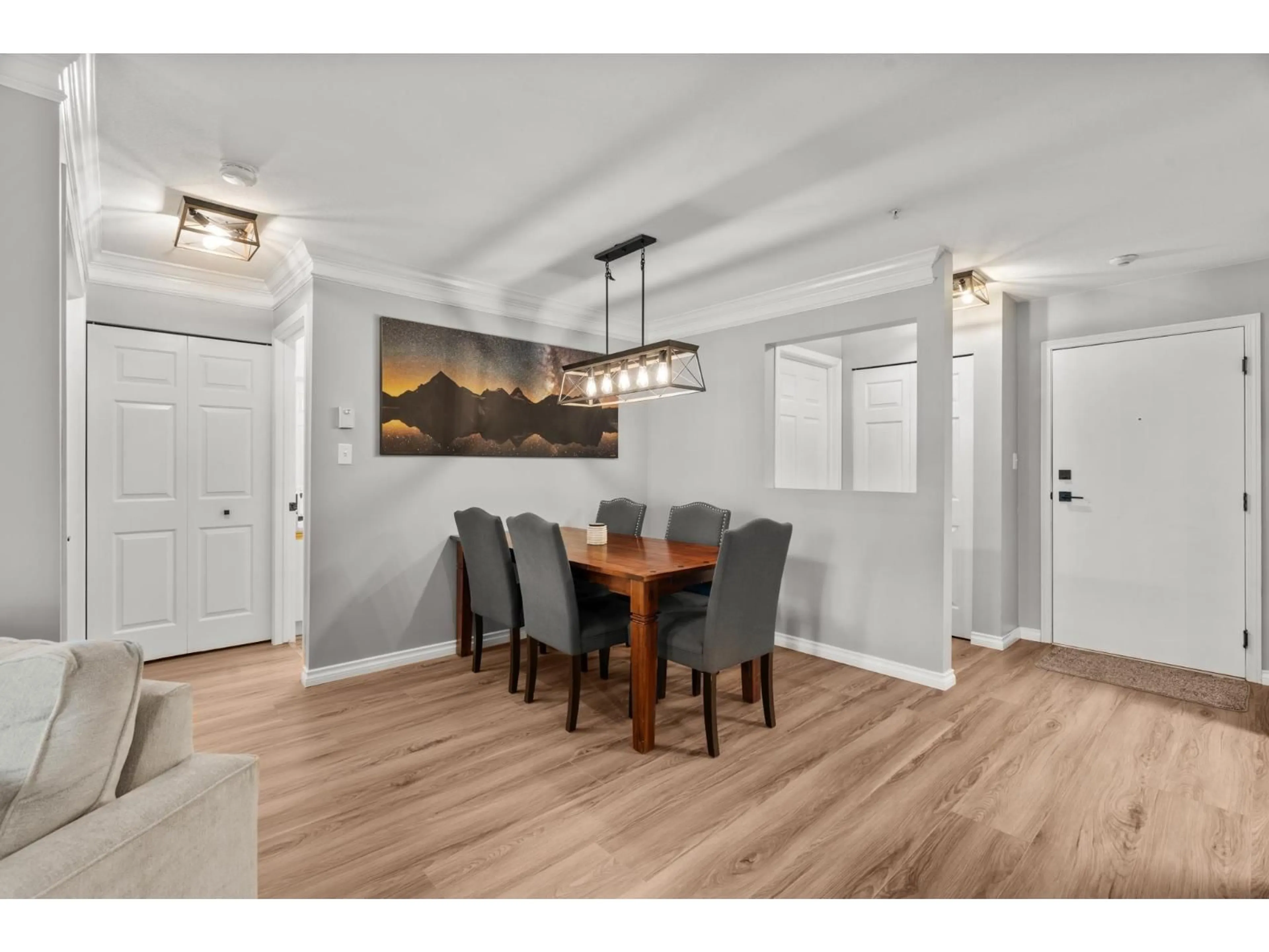 Dining room, wood/laminate floor for 208 - 20881 56, Langley British Columbia V3A3Z3