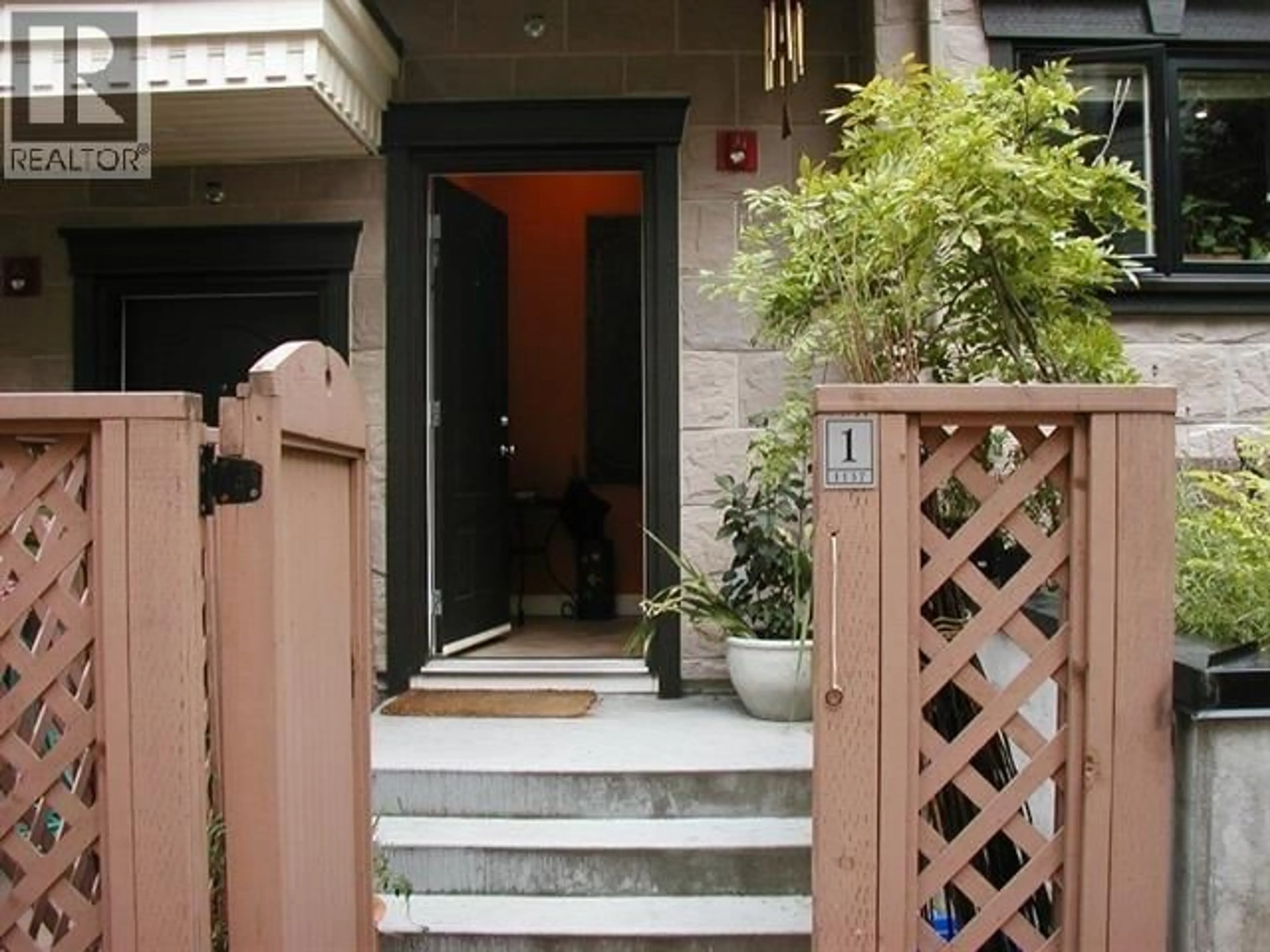 Indoor entryway for 1 - 1137 BARCLAY STREET, Vancouver British Columbia V6E1G8