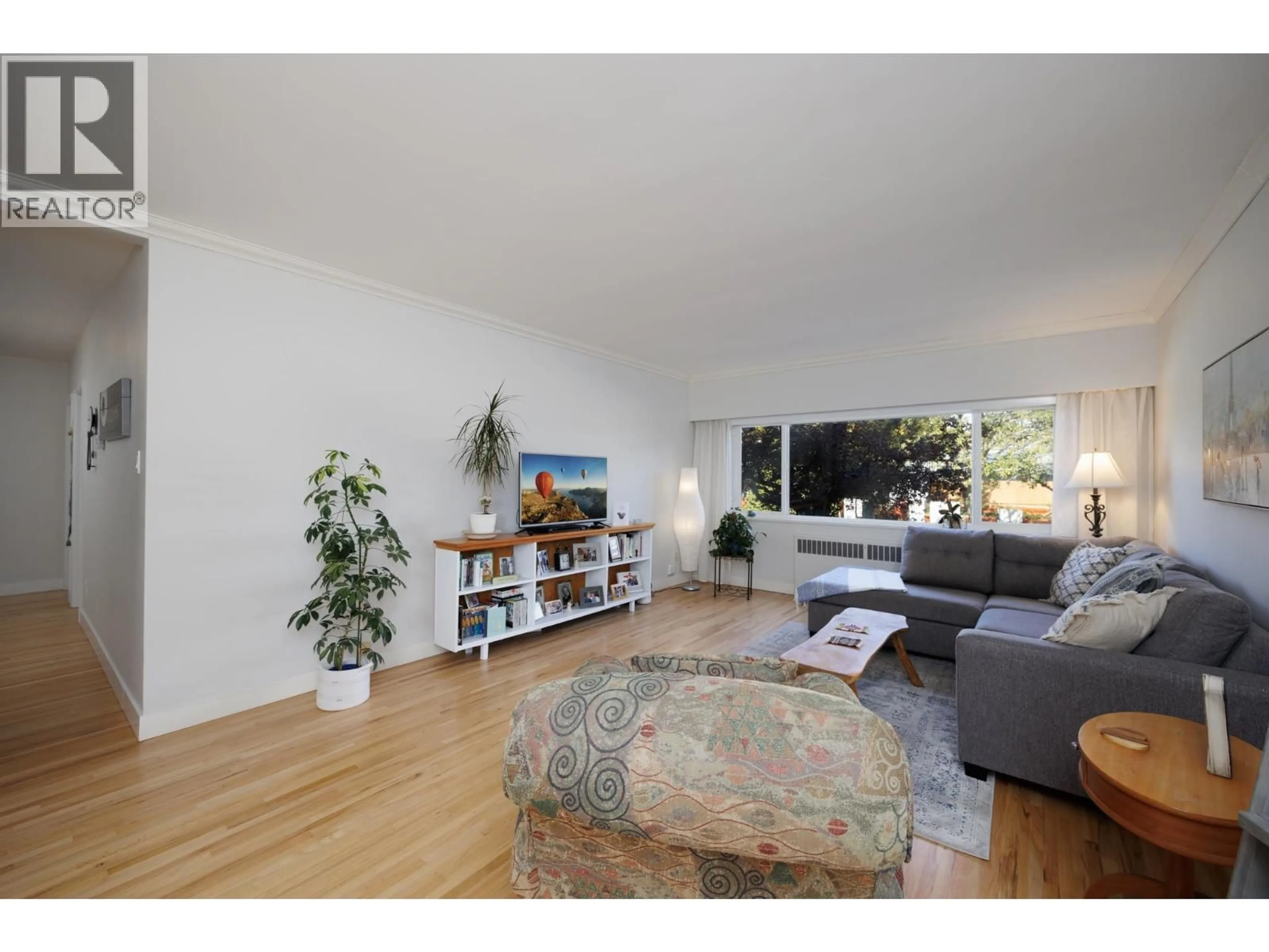 Living room with furniture, wood/laminate floor for 101 - 2146 43RD AVENUE, Vancouver British Columbia V6M2E1