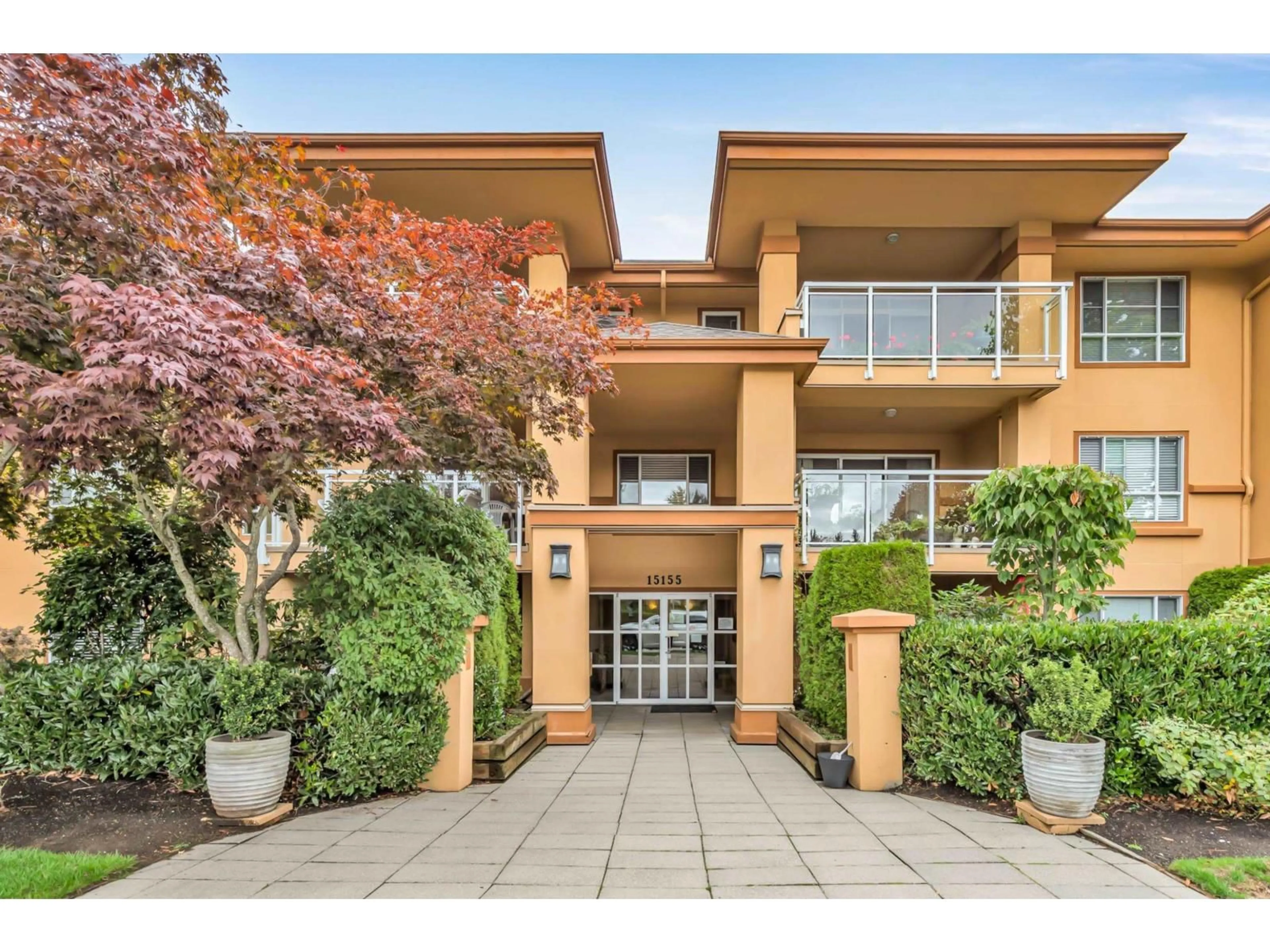 Indoor foyer for 304 - 15155 22, Surrey British Columbia V4A9T4