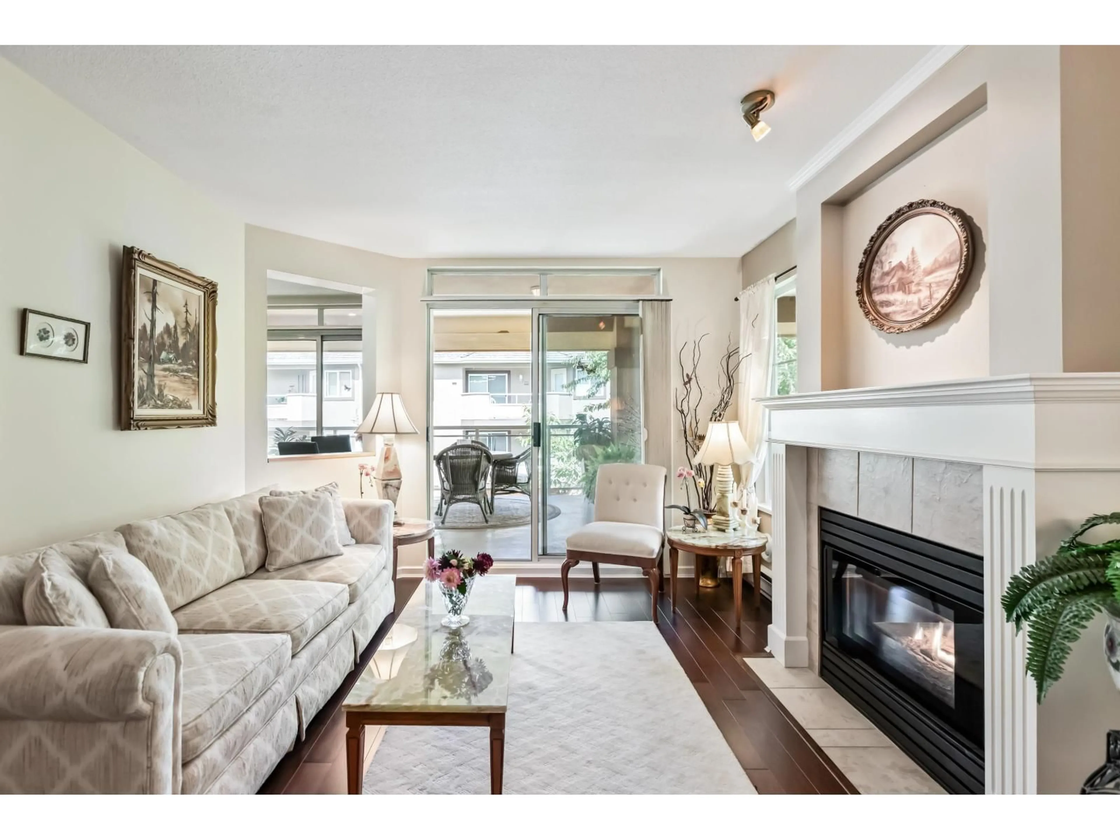 Living room with furniture, wood/laminate floor for 304 - 15155 22, Surrey British Columbia V4A9T4
