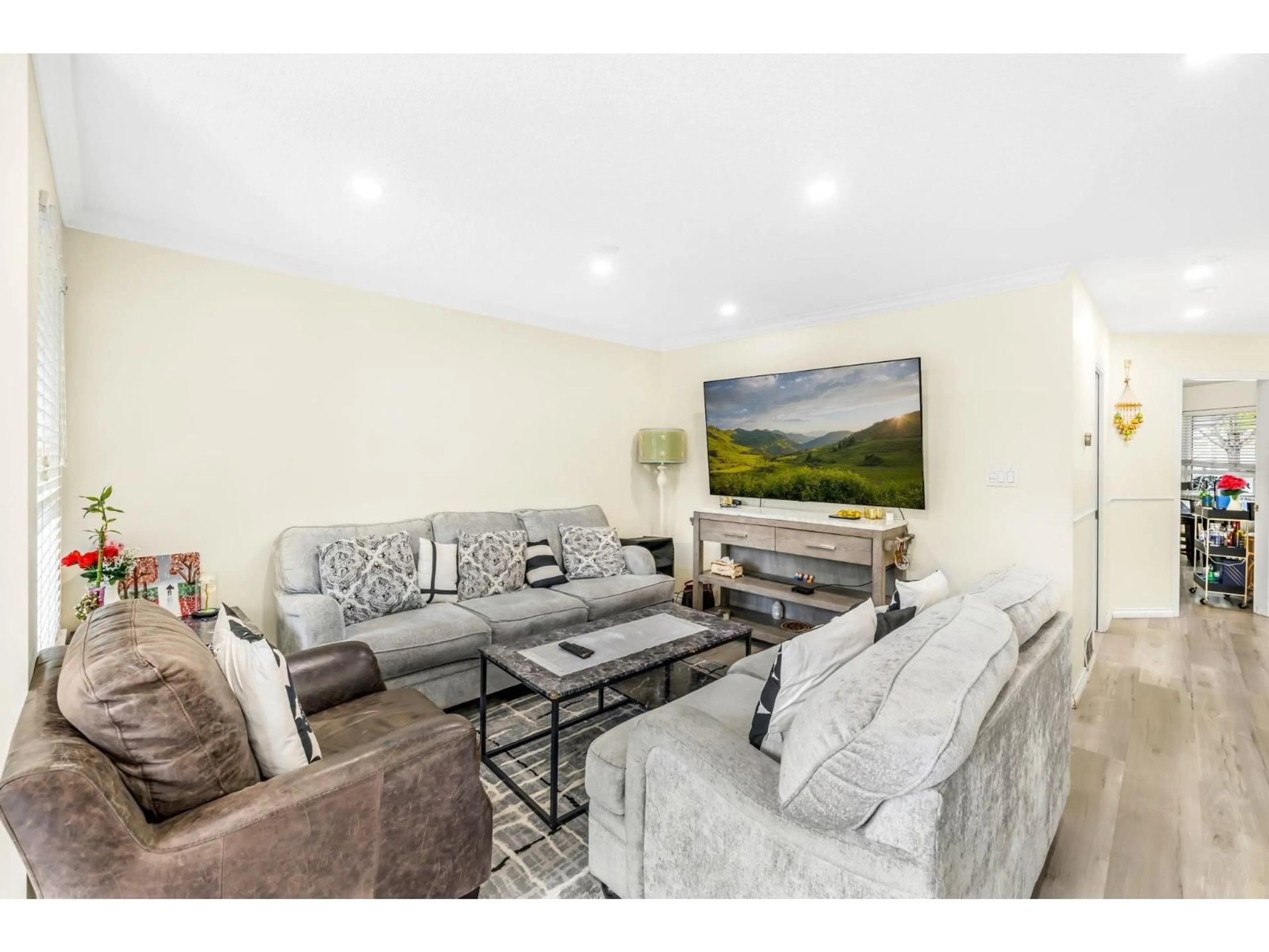 Living room with furniture, unknown for 17 - 6478 121, Surrey British Columbia V3W0Y5