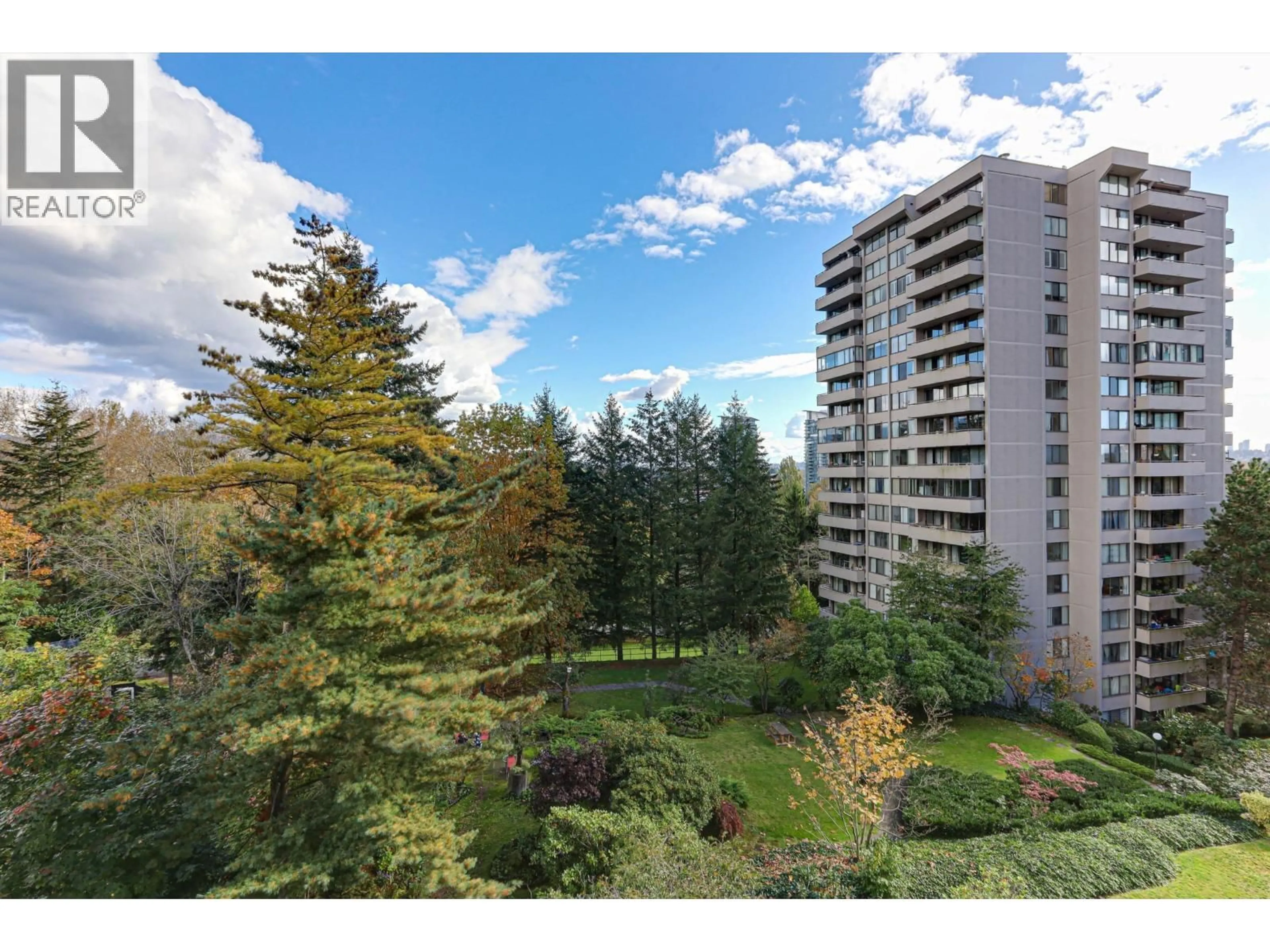 A pic from outside/outdoor area/front of a property/back of a property/a pic from drone, forest/trees view for 1502 - 2020 BELLWOOD AVENUE, Burnaby British Columbia V5B4P8
