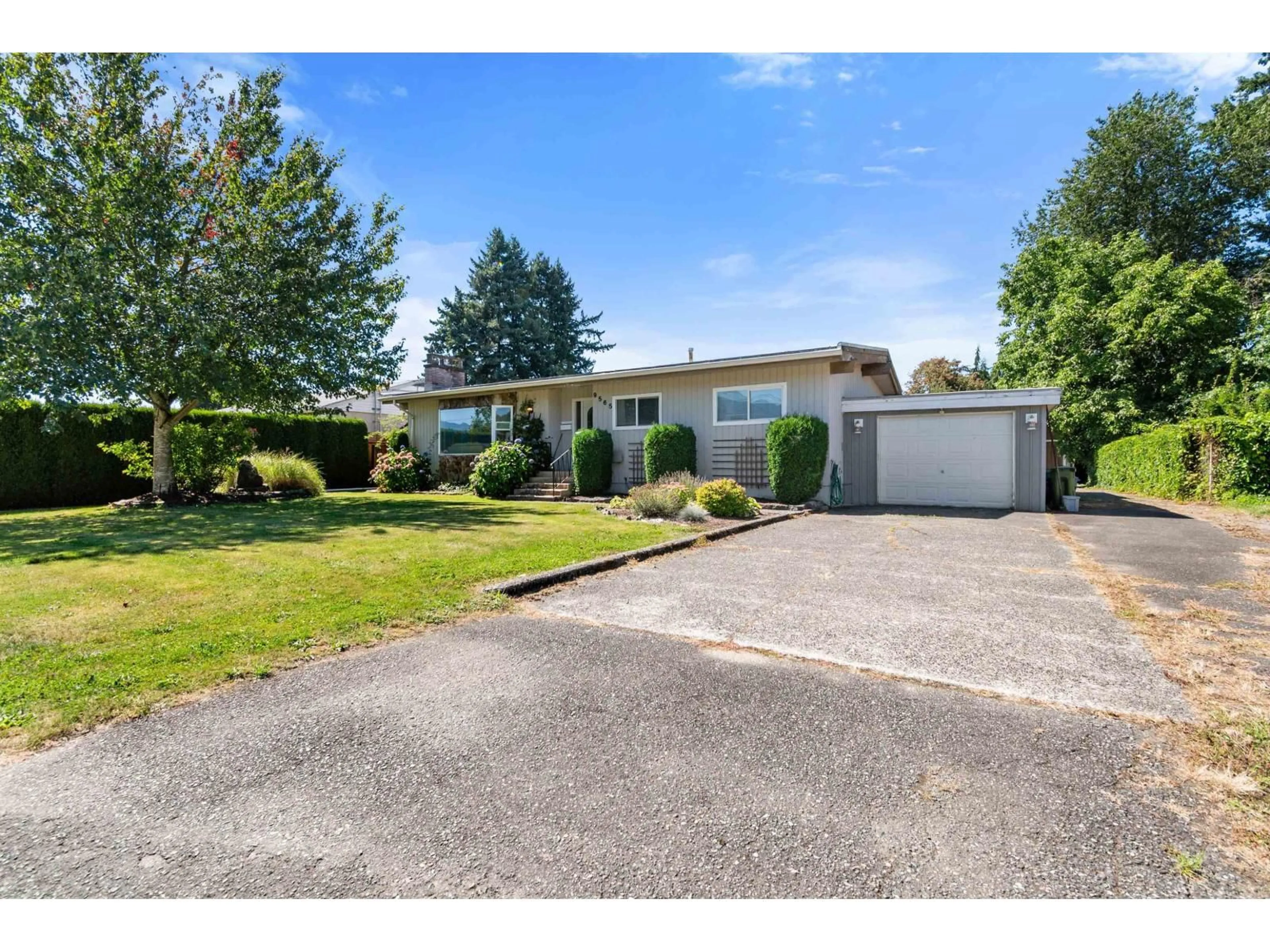 A pic from outside/outdoor area/front of a property/back of a property/a pic from drone, street for 9565 CARLETON STREET, Chilliwack British Columbia V2P6E2