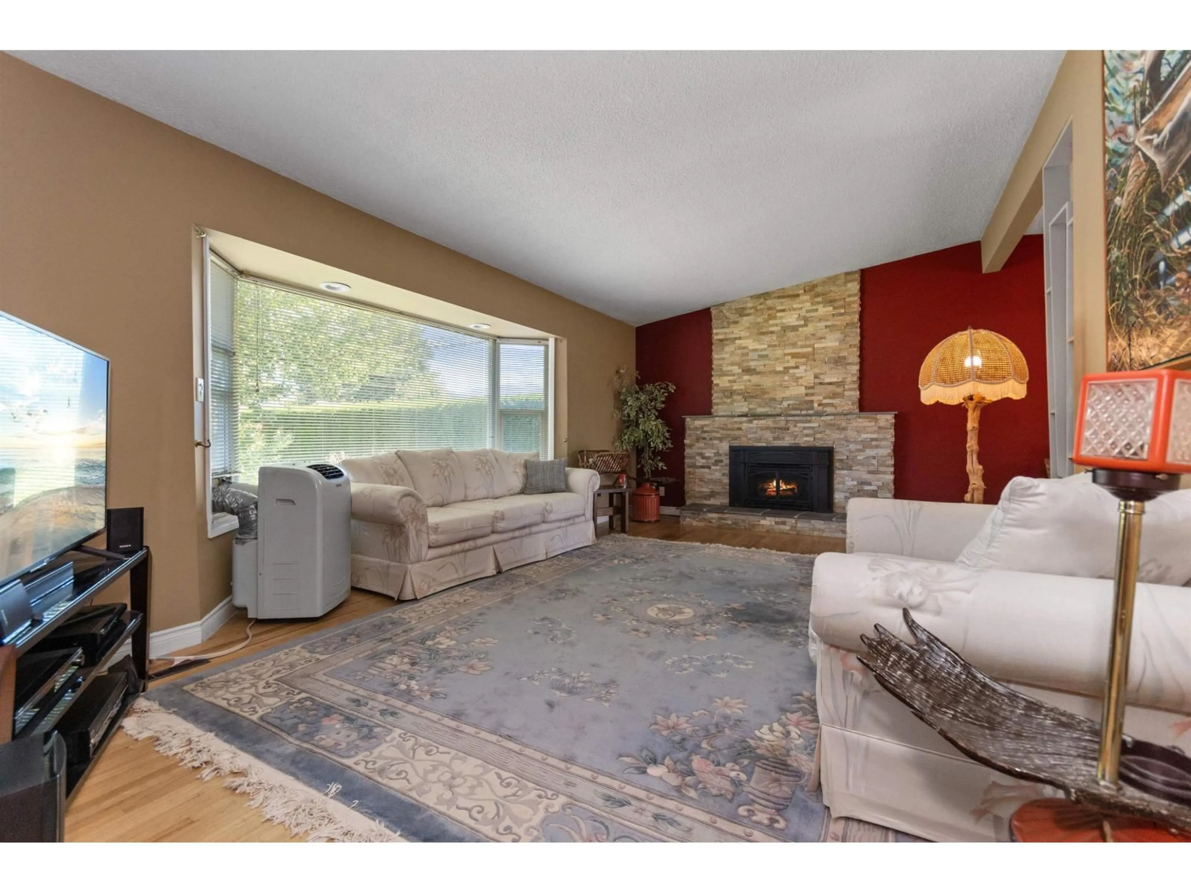 Living room with furniture, unknown for 9565 CARLETON STREET, Chilliwack British Columbia V2P6E2