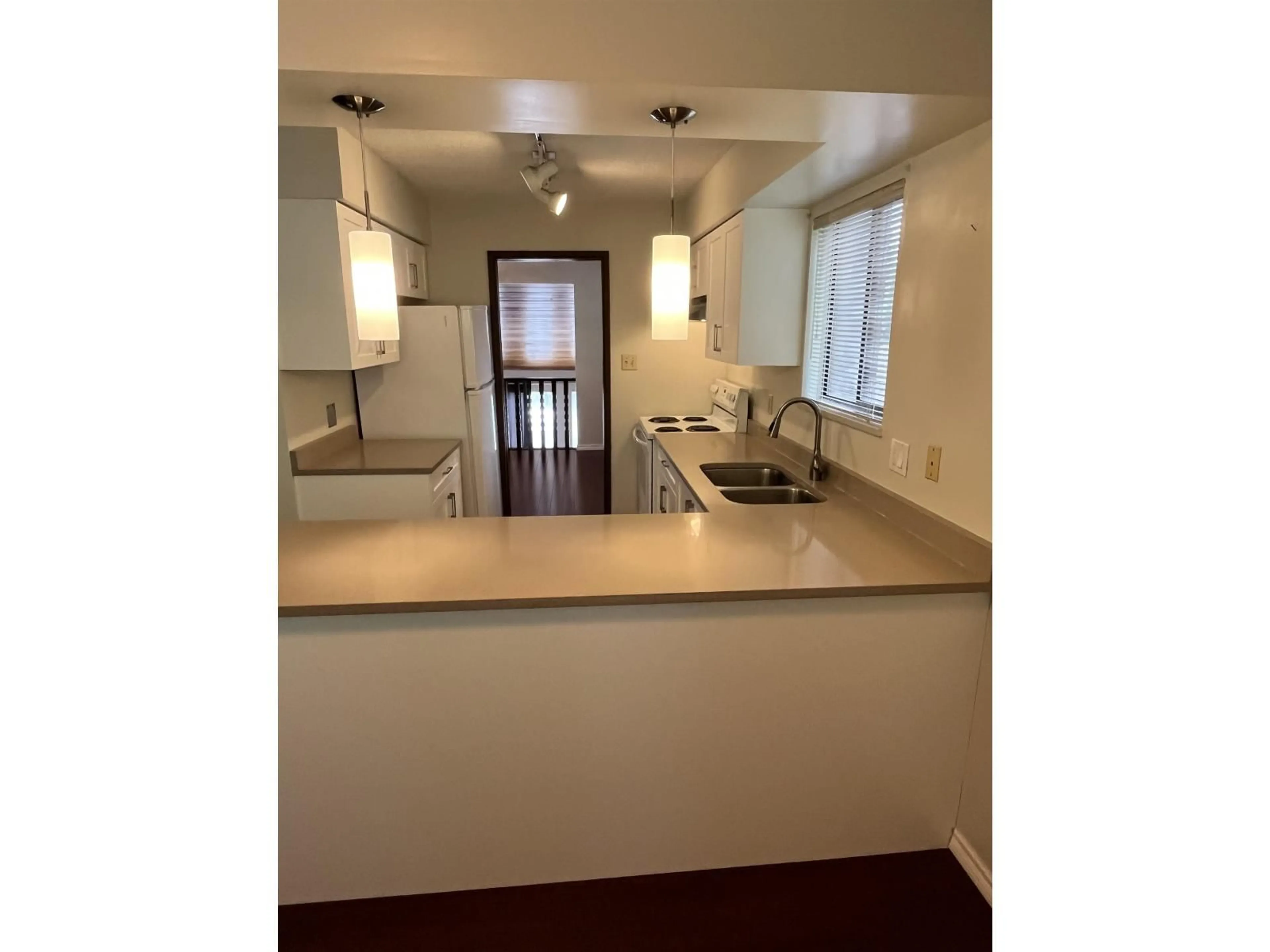 Standard kitchen, unknown for 6631 WADE, Delta British Columbia V4E2V4