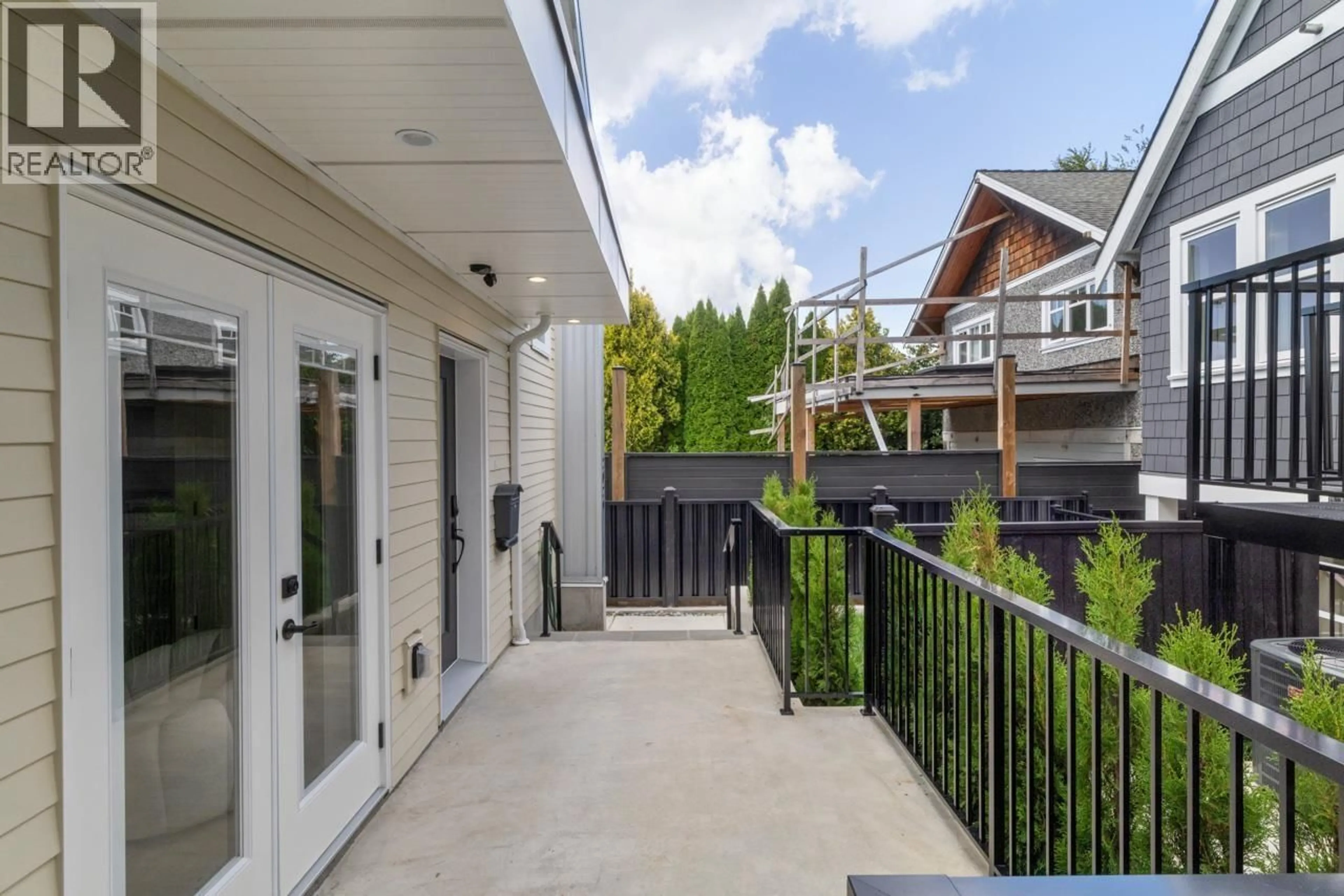 Patio, street for 2020 4TH AVENUE, Vancouver British Columbia V5N1K4