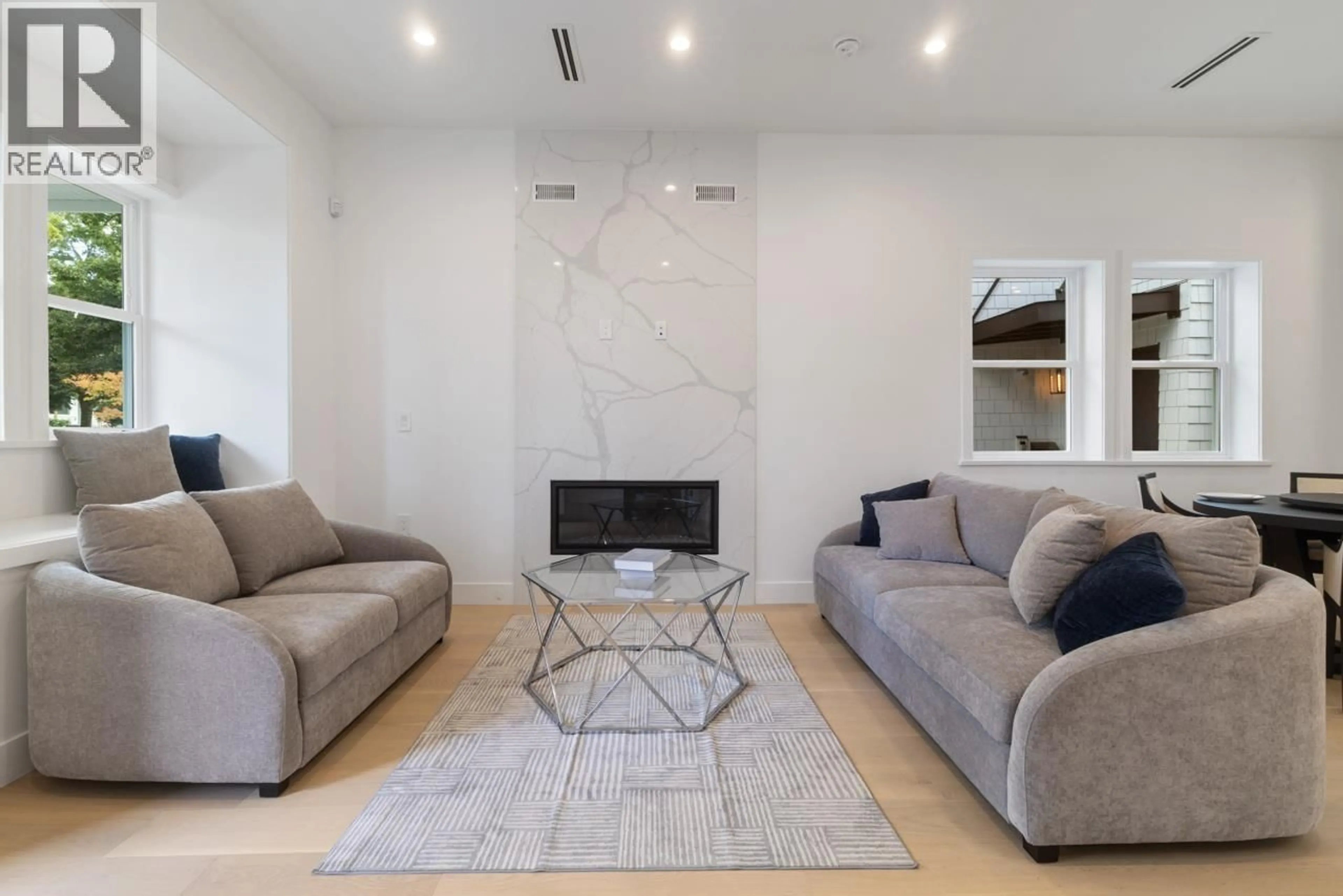 Living room with furniture, unknown for 1 - 2022 4TH AVENUE, Vancouver British Columbia V5N1K4
