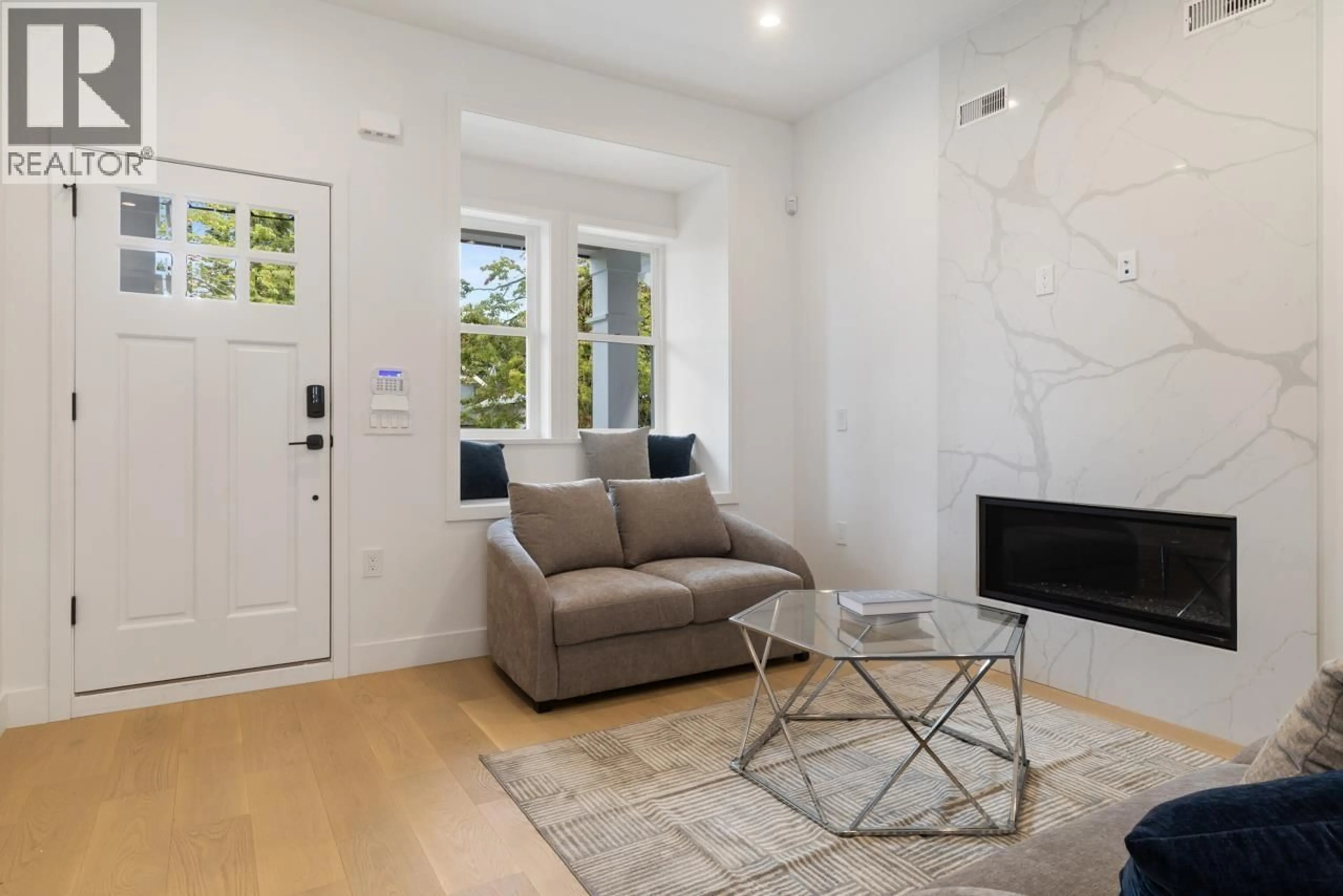 Living room with furniture, unknown for 1 - 2022 4TH AVENUE, Vancouver British Columbia V5N1K4