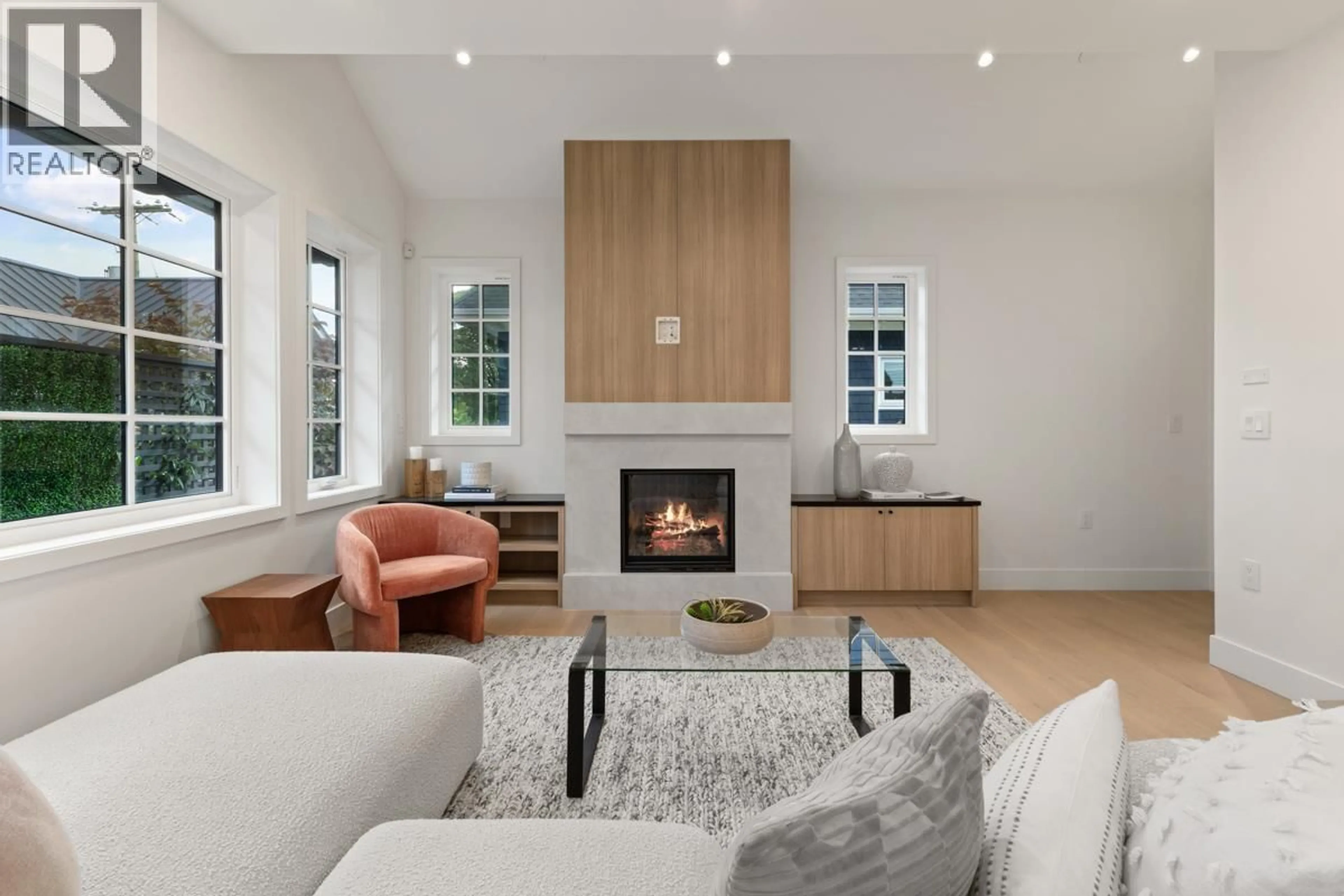Living room with furniture, unknown for 231 15TH AVENUE, Vancouver British Columbia V5Y1Y1