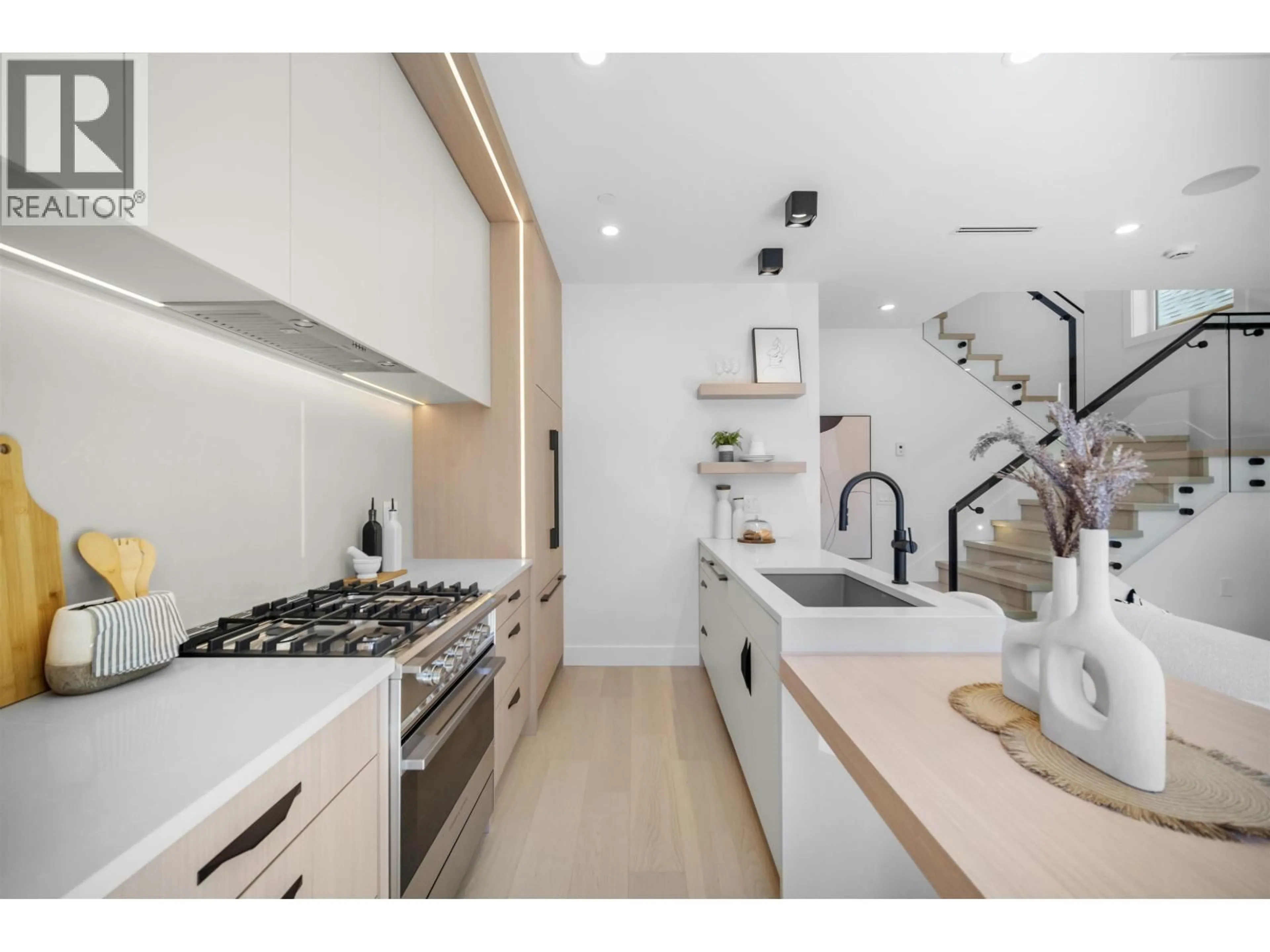 Contemporary kitchen, unknown for 1 - 5033 PRINCE ALBERT STREET, Vancouver British Columbia V5W3C5