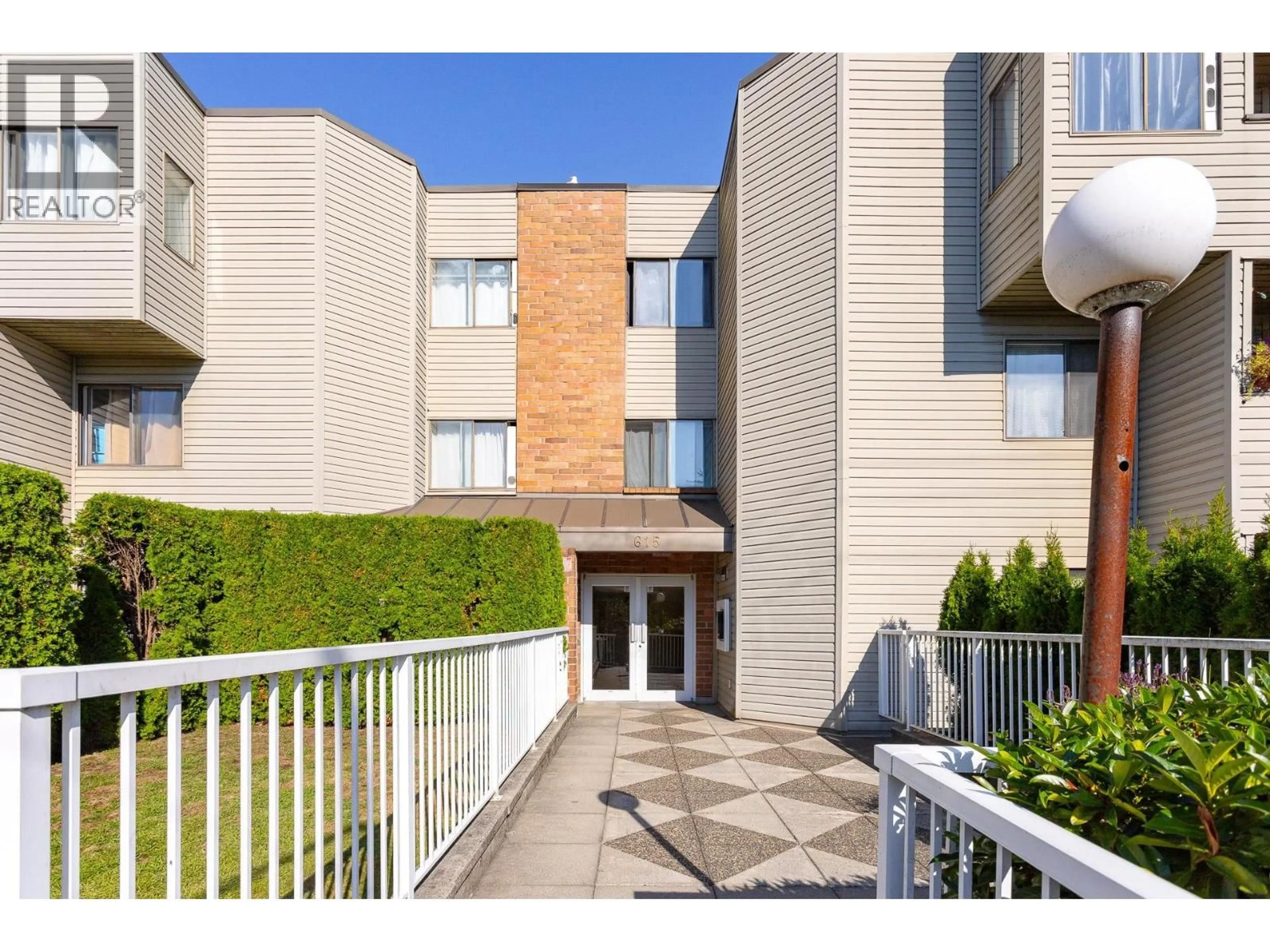 Patio, street for 305 - 615 NORTH ROAD, Coquitlam British Columbia V3J1P1
