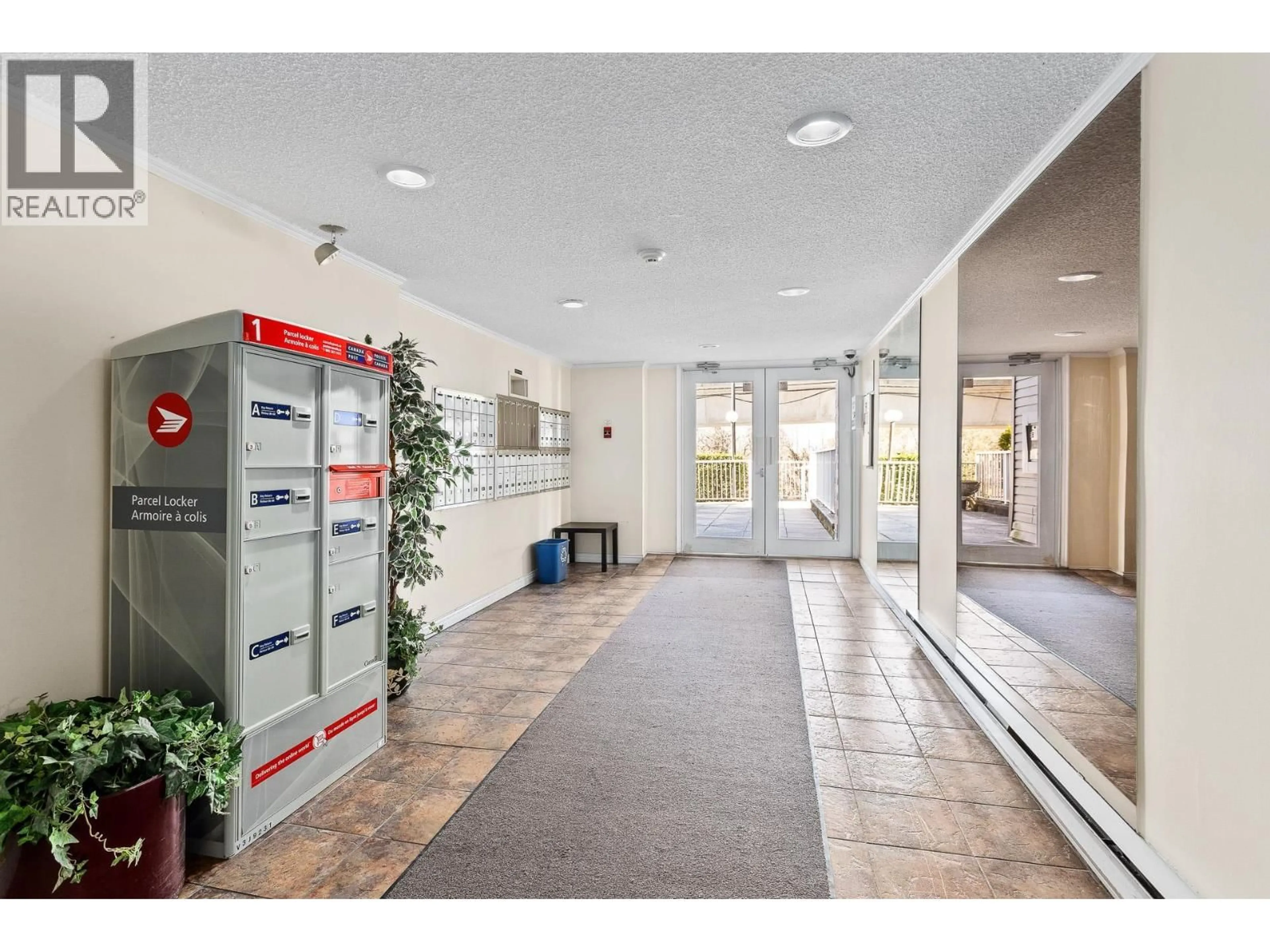Indoor foyer for 305 - 615 NORTH ROAD, Coquitlam British Columbia V3J1P1
