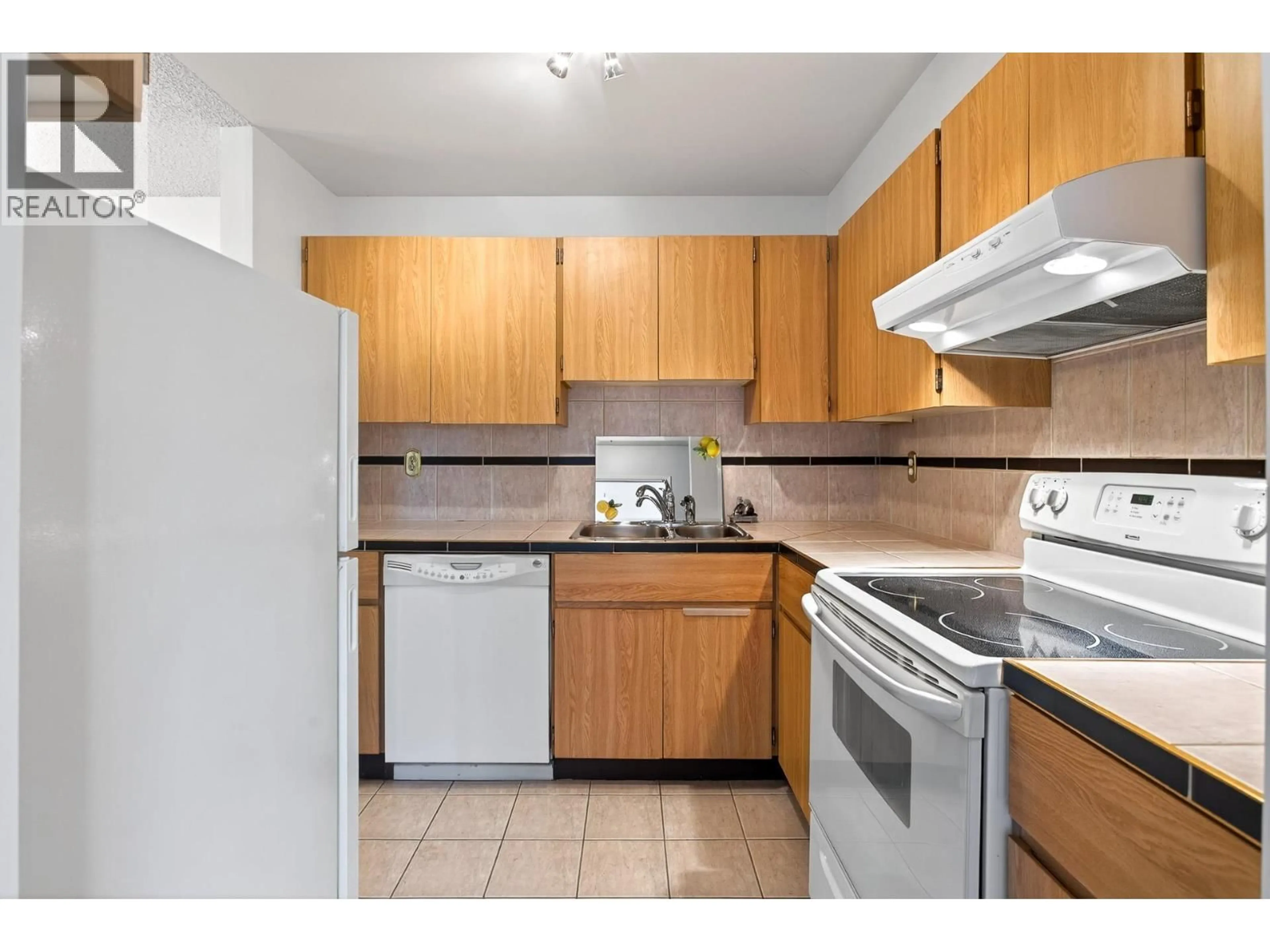 Standard kitchen, unknown for 305 - 615 NORTH ROAD, Coquitlam British Columbia V3J1P1