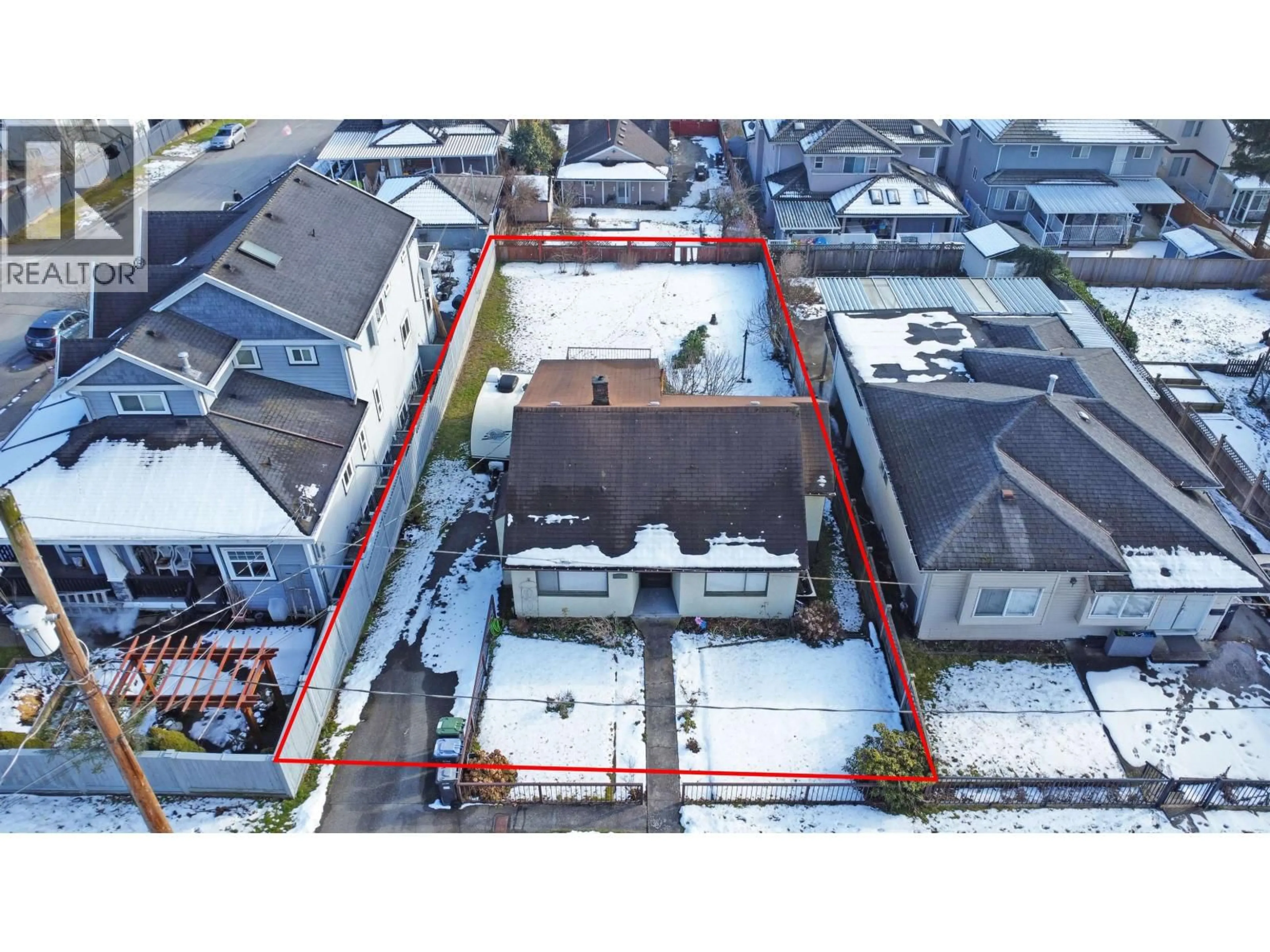 A pic from outside/outdoor area/front of a property/back of a property/a pic from drone, street for 2206 EIGHTH AVENUE, New Westminster British Columbia V3M2V1
