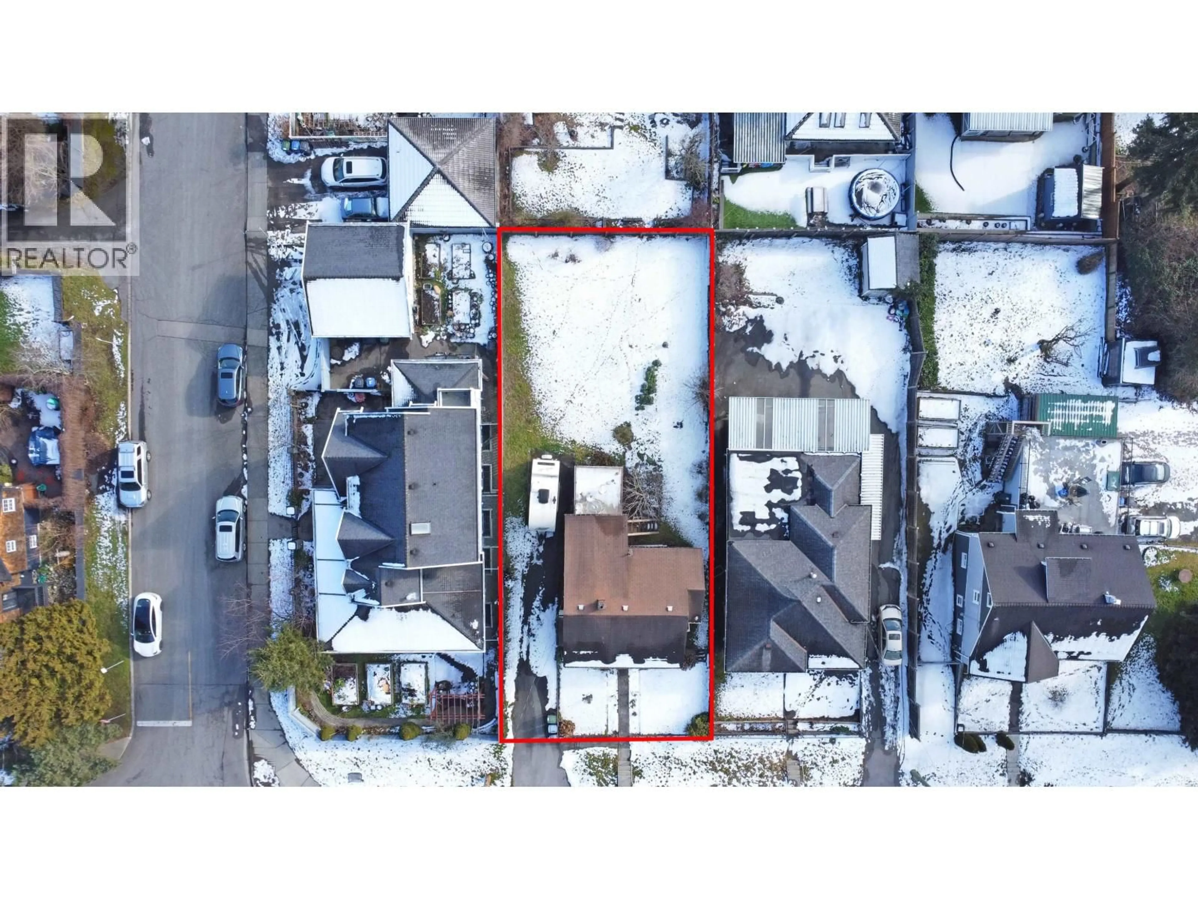 A pic from outside/outdoor area/front of a property/back of a property/a pic from drone, street for 2206 EIGHTH AVENUE, New Westminster British Columbia V3M2V1