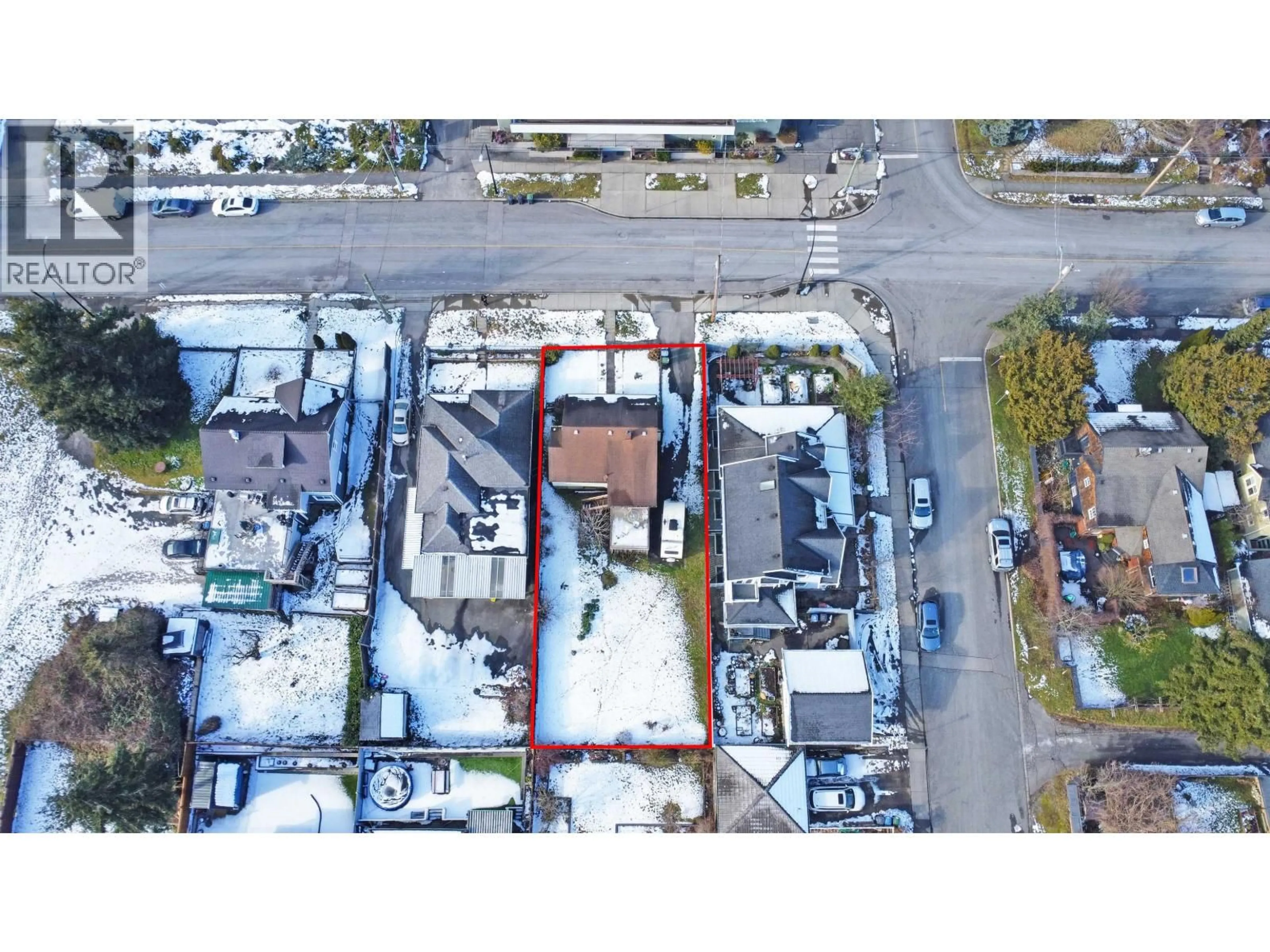 A pic from outside/outdoor area/front of a property/back of a property/a pic from drone, street for 2206 EIGHTH AVENUE, New Westminster British Columbia V3M2V1