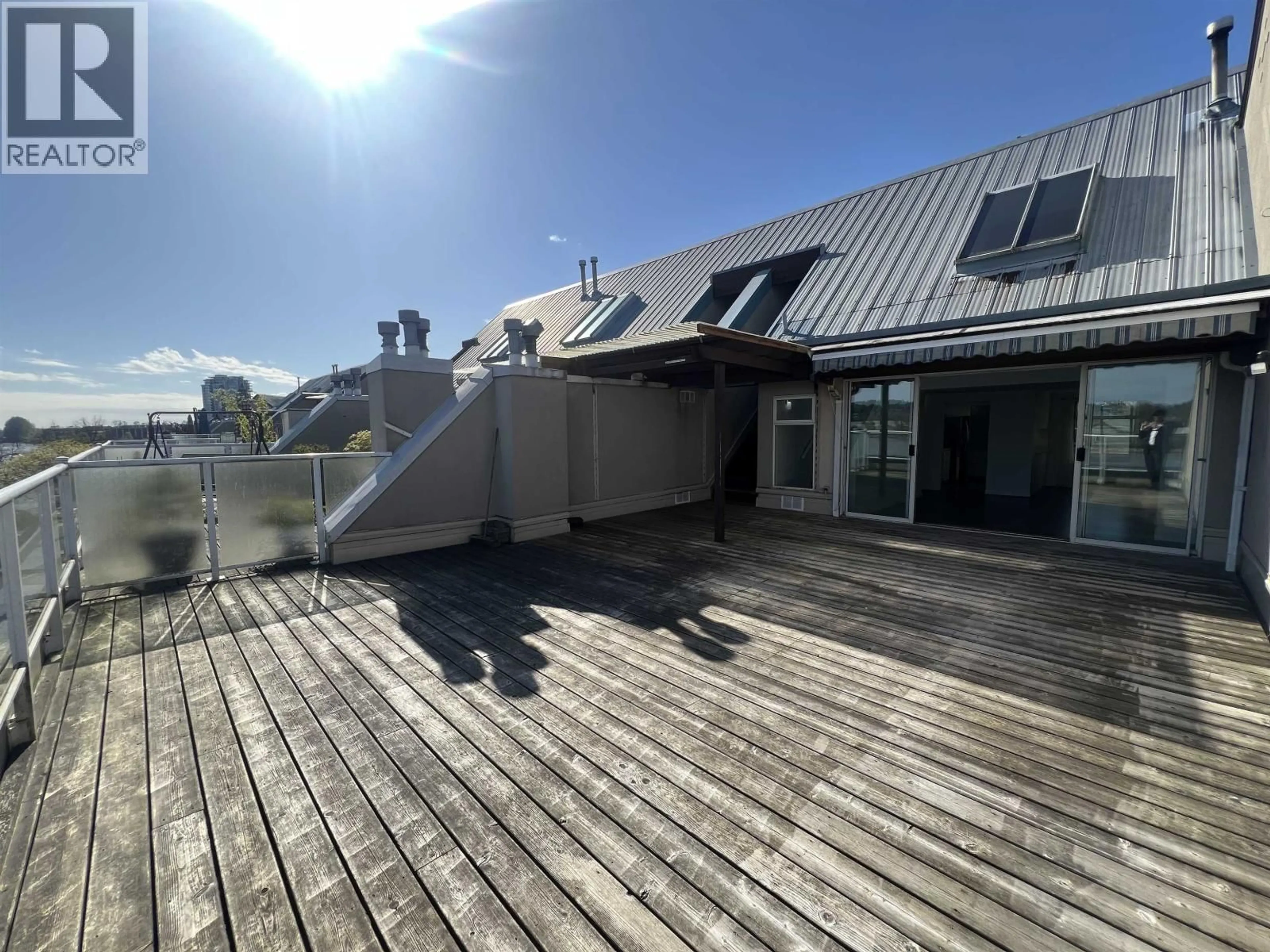 A pic from outside/outdoor area/front of a property/back of a property/a pic from drone, unknown for 404 - 3 K DE K COURT, New Westminster British Columbia V3M6B6