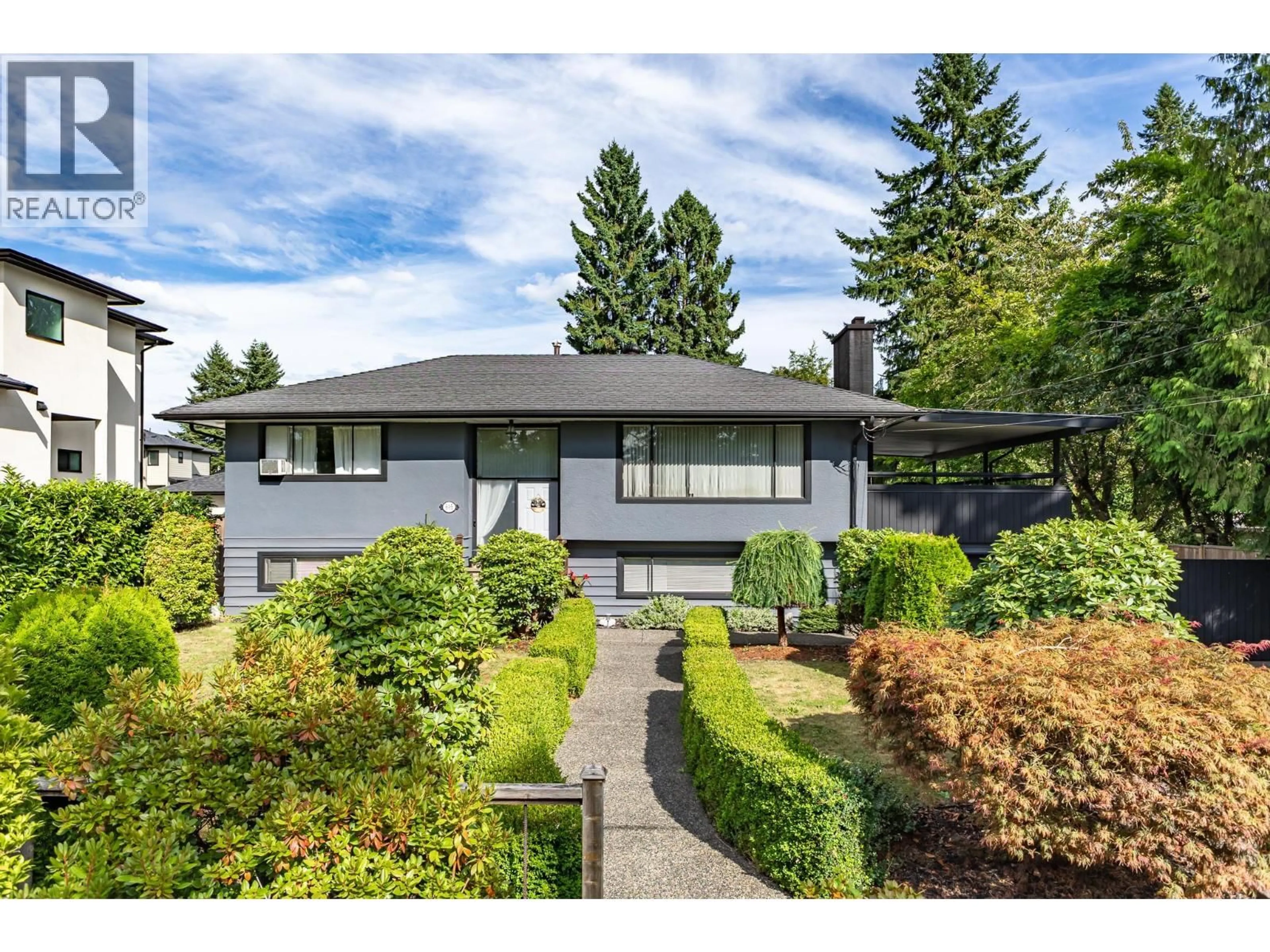 Home with vinyl exterior material, street for 605 LAURENTIAN CRESCENT, Coquitlam British Columbia V3J6H3