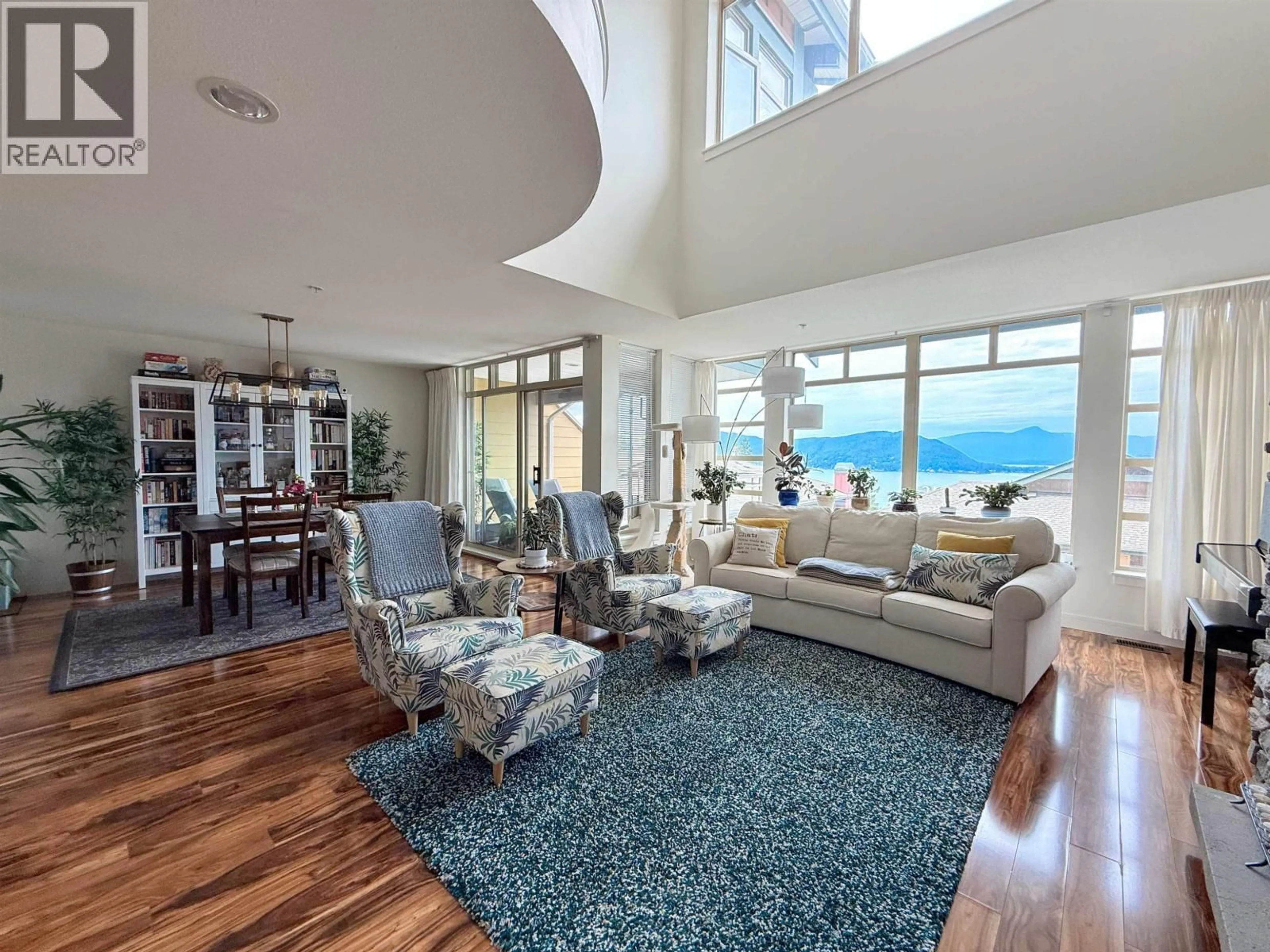 Living room with furniture, unknown for 8676 SEASCAPE DRIVE, West Vancouver British Columbia V7W3J7