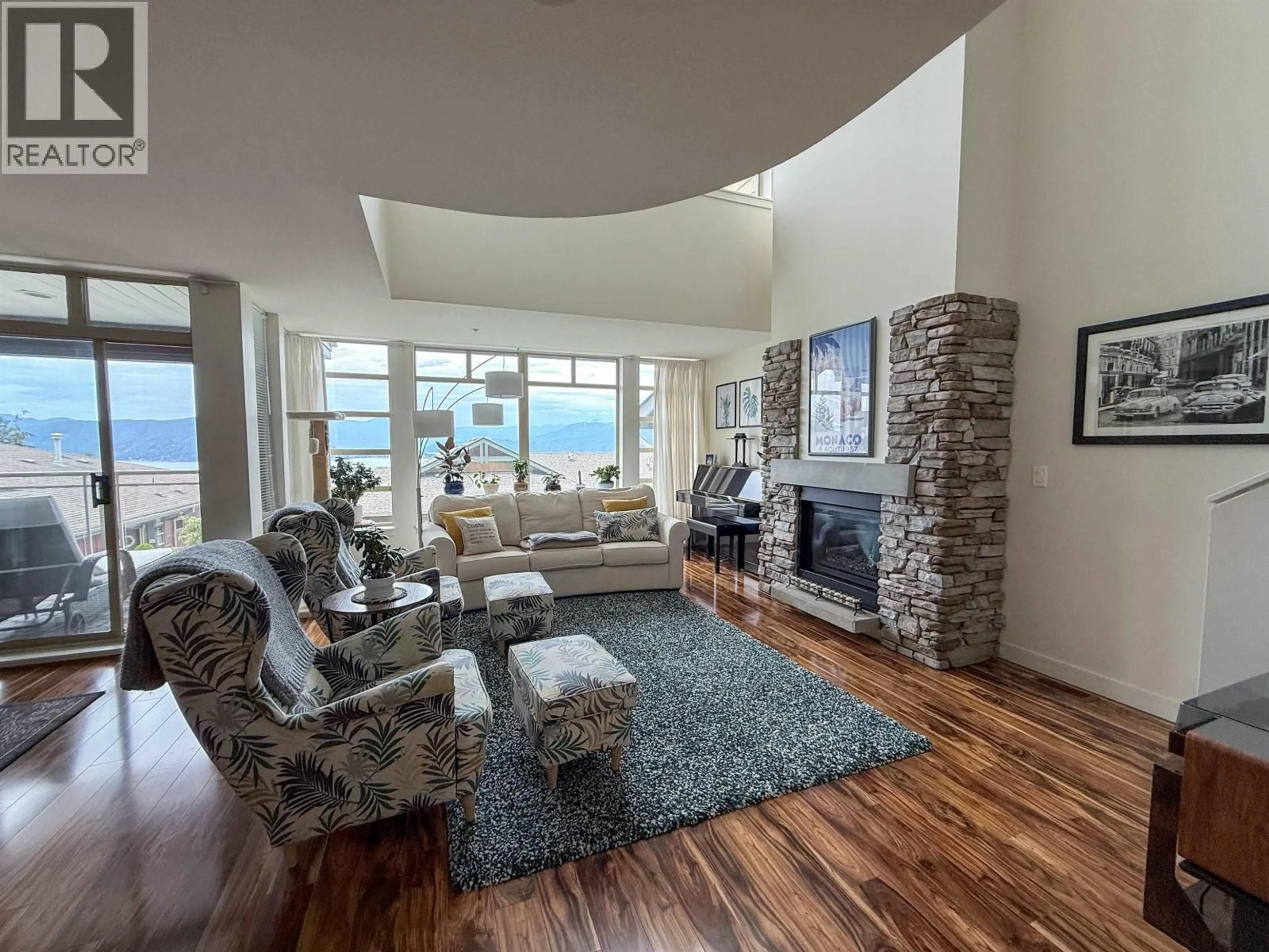 Living room with furniture, unknown for 8676 SEASCAPE DRIVE, West Vancouver British Columbia V7W3J7