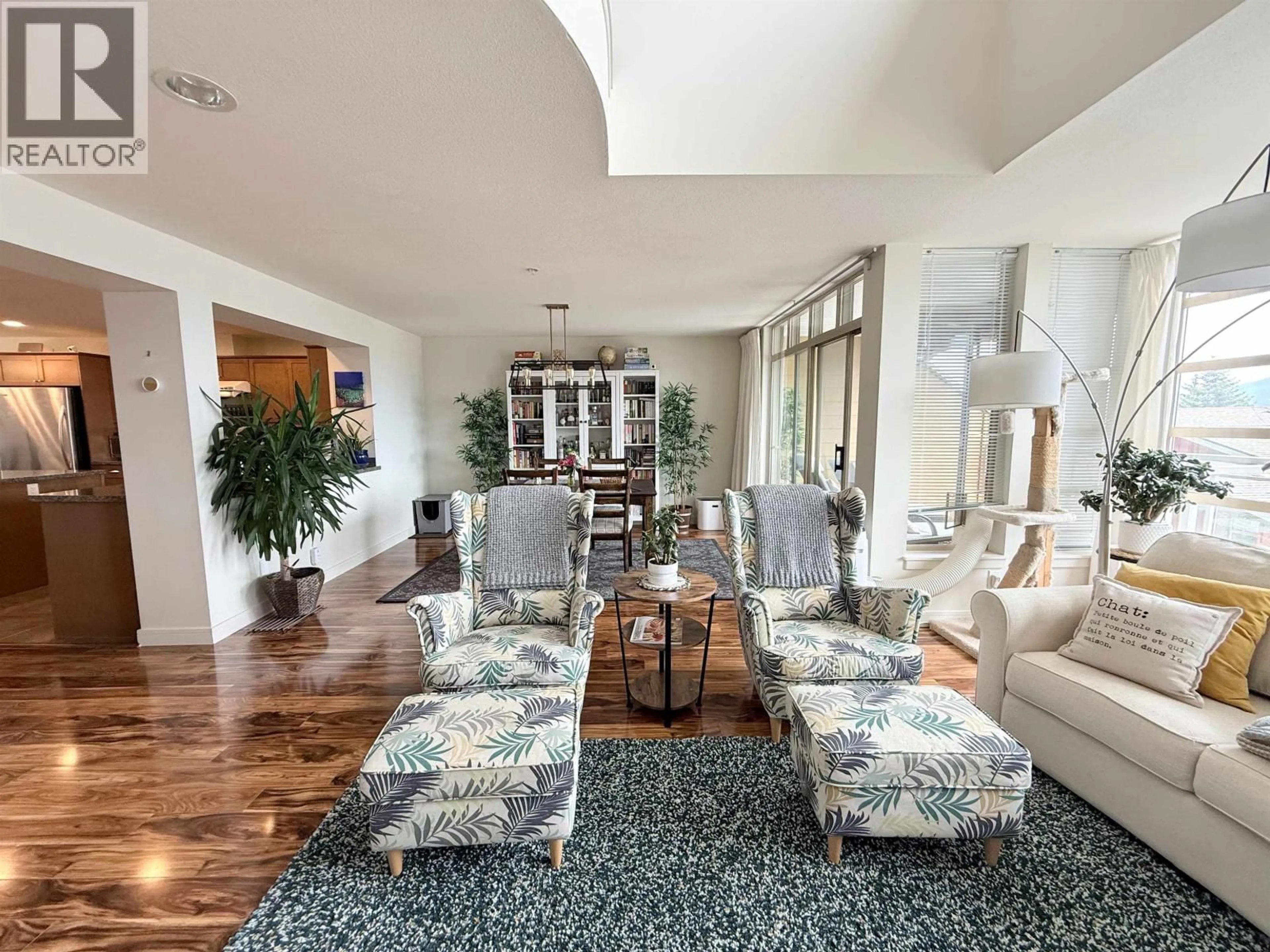 Living room with furniture, unknown for 8676 SEASCAPE DRIVE, West Vancouver British Columbia V7W3J7