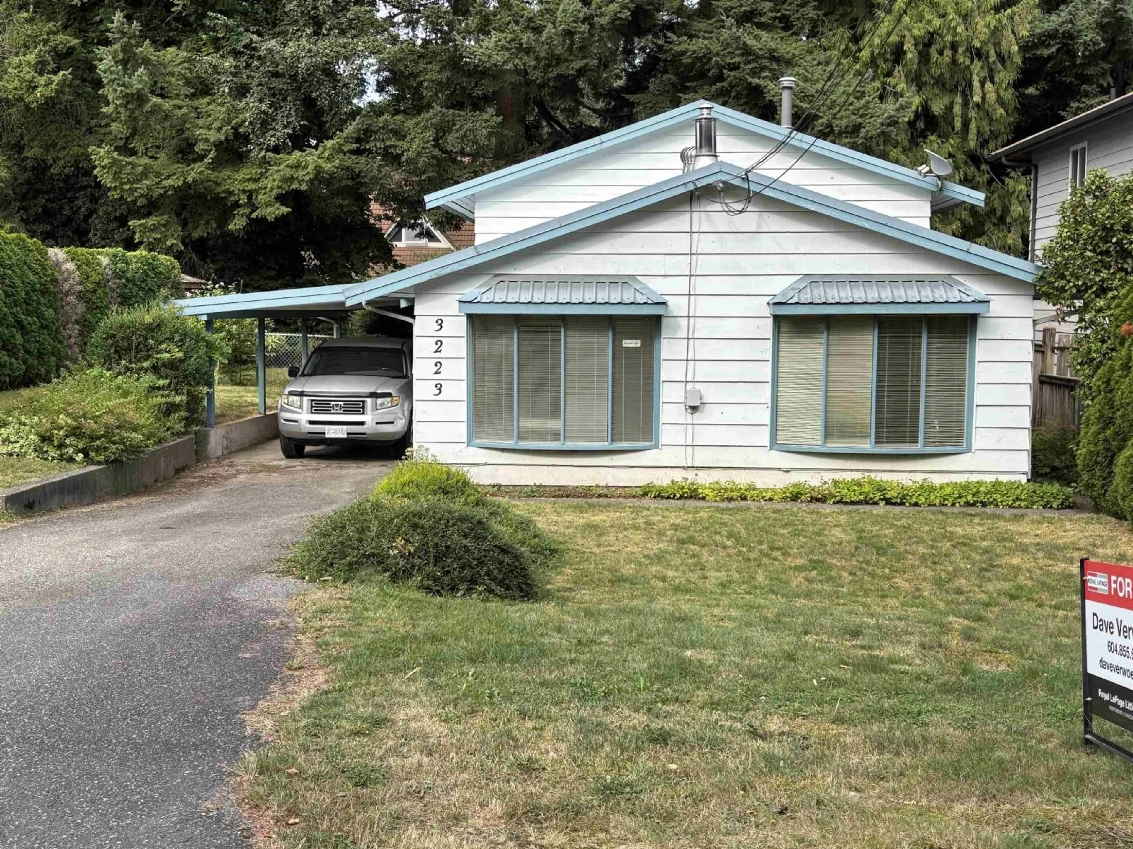 Home with vinyl exterior material, street for 3223 CHESTNUT, Abbotsford British Columbia V2S4M2