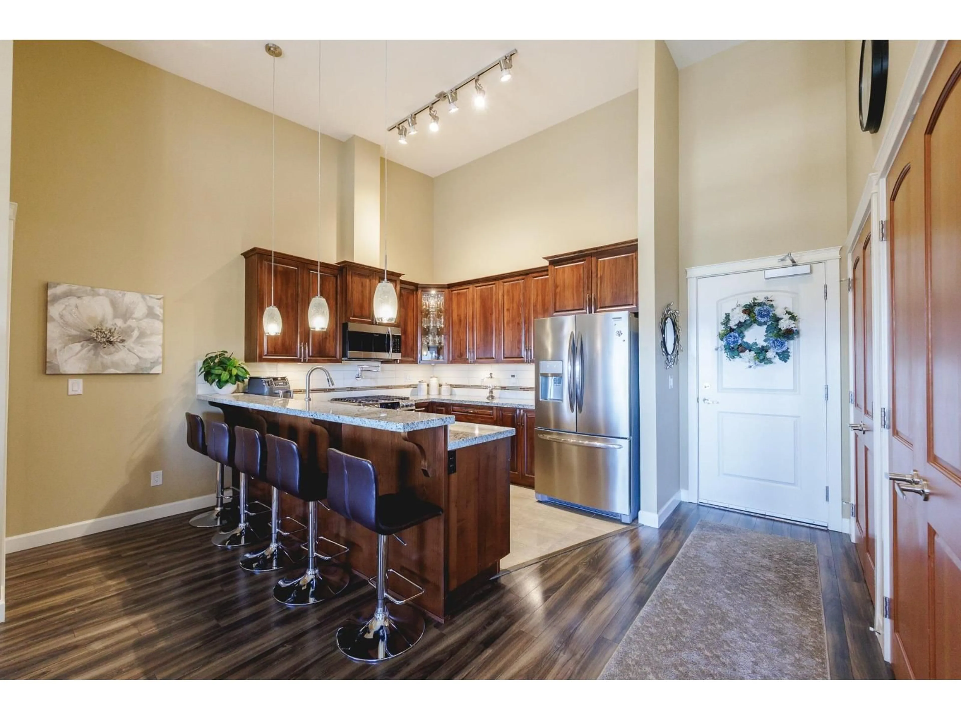 Open concept kitchen, unknown for 618 - 32445 SIMON, Abbotsford British Columbia V2T0G7