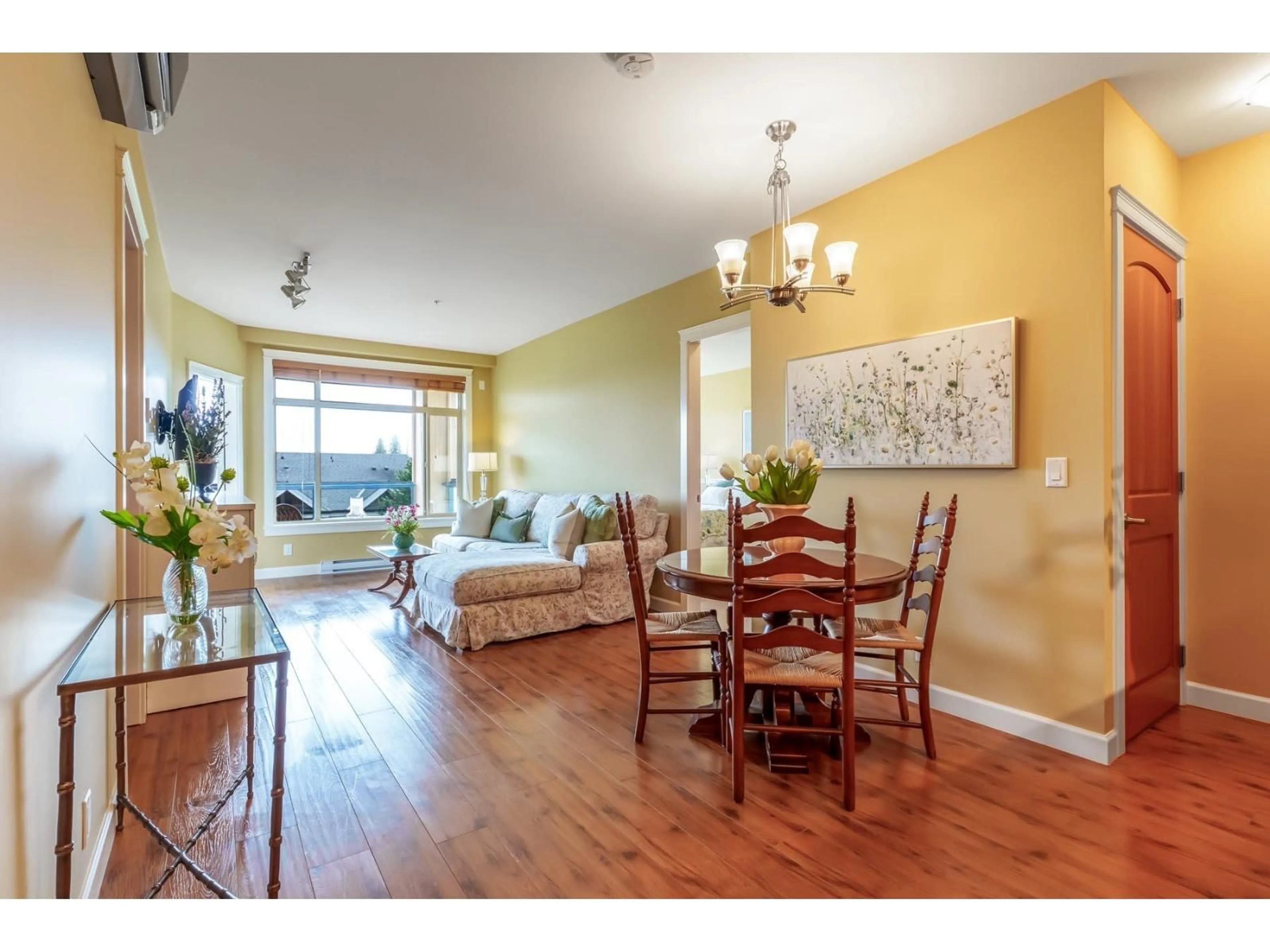 Dining room, wood/laminate floor for 434 - 8067 207, Langley British Columbia V2Y0P1