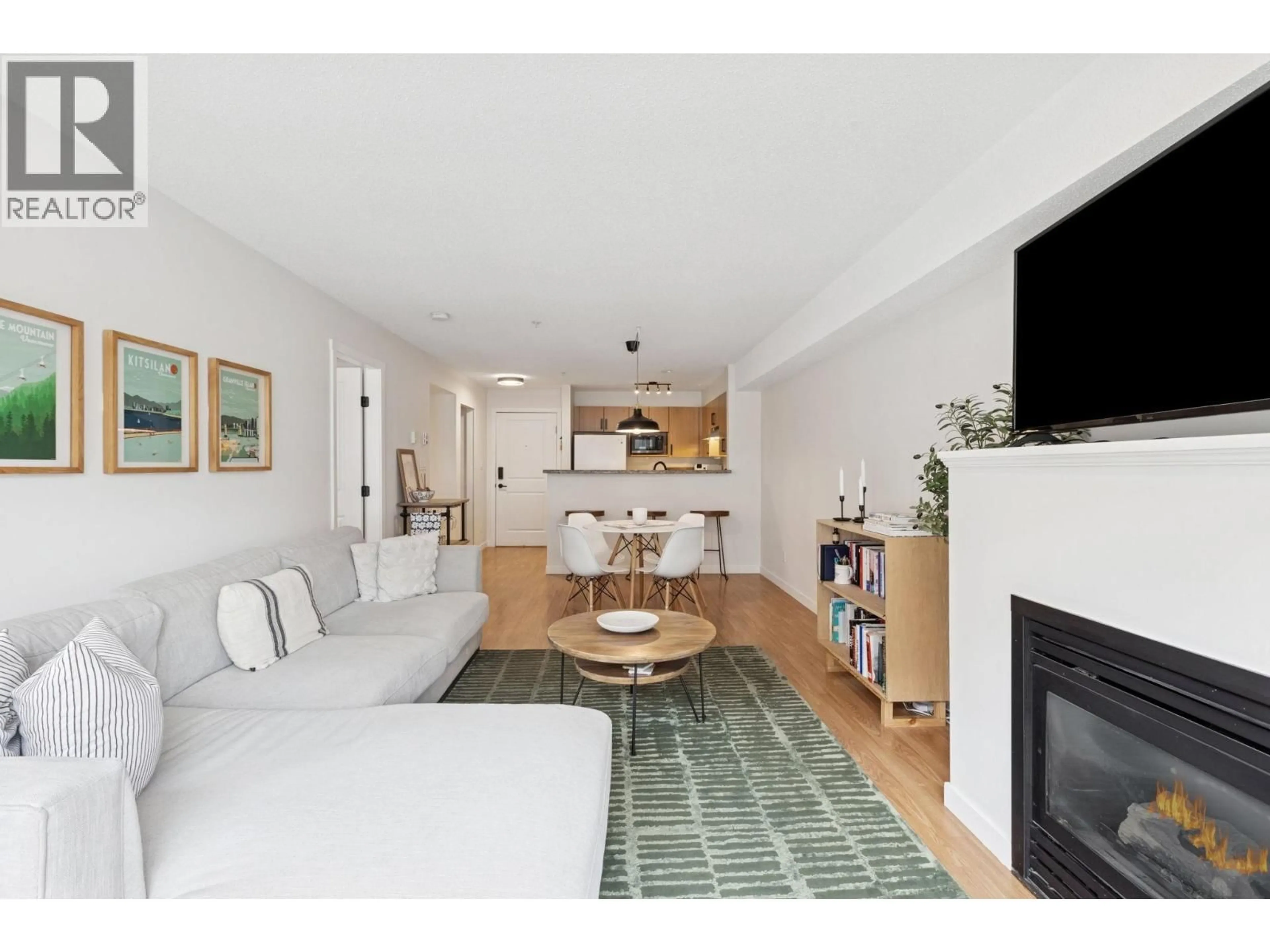 Living room with furniture, unknown for 213 - 38003 SECOND AVENUE, Squamish British Columbia V8B0C4