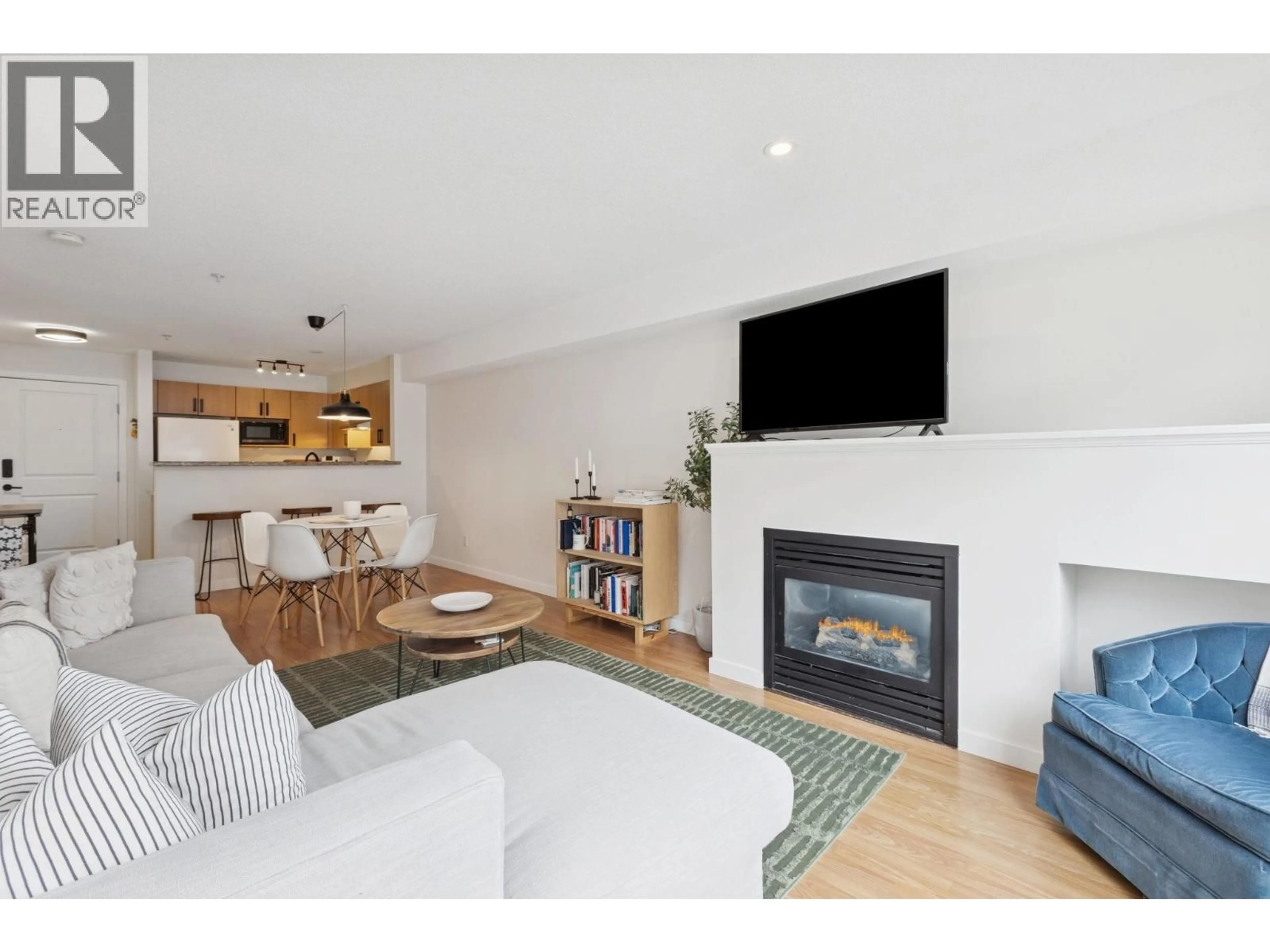 Living room with furniture, wood/laminate floor for 213 - 38003 SECOND AVENUE, Squamish British Columbia V8B0C4