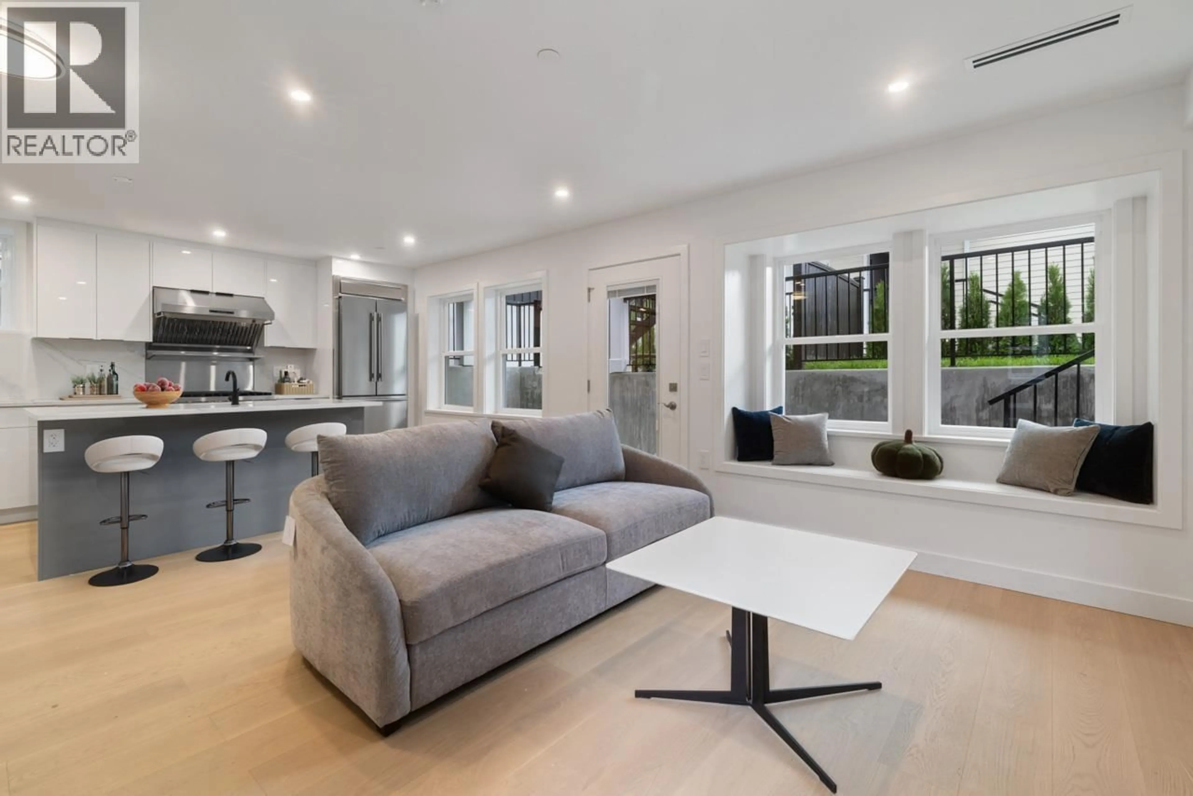 Living room with furniture, unknown for 2 - 2022 4TH AVENUE, Vancouver British Columbia V5N1K4