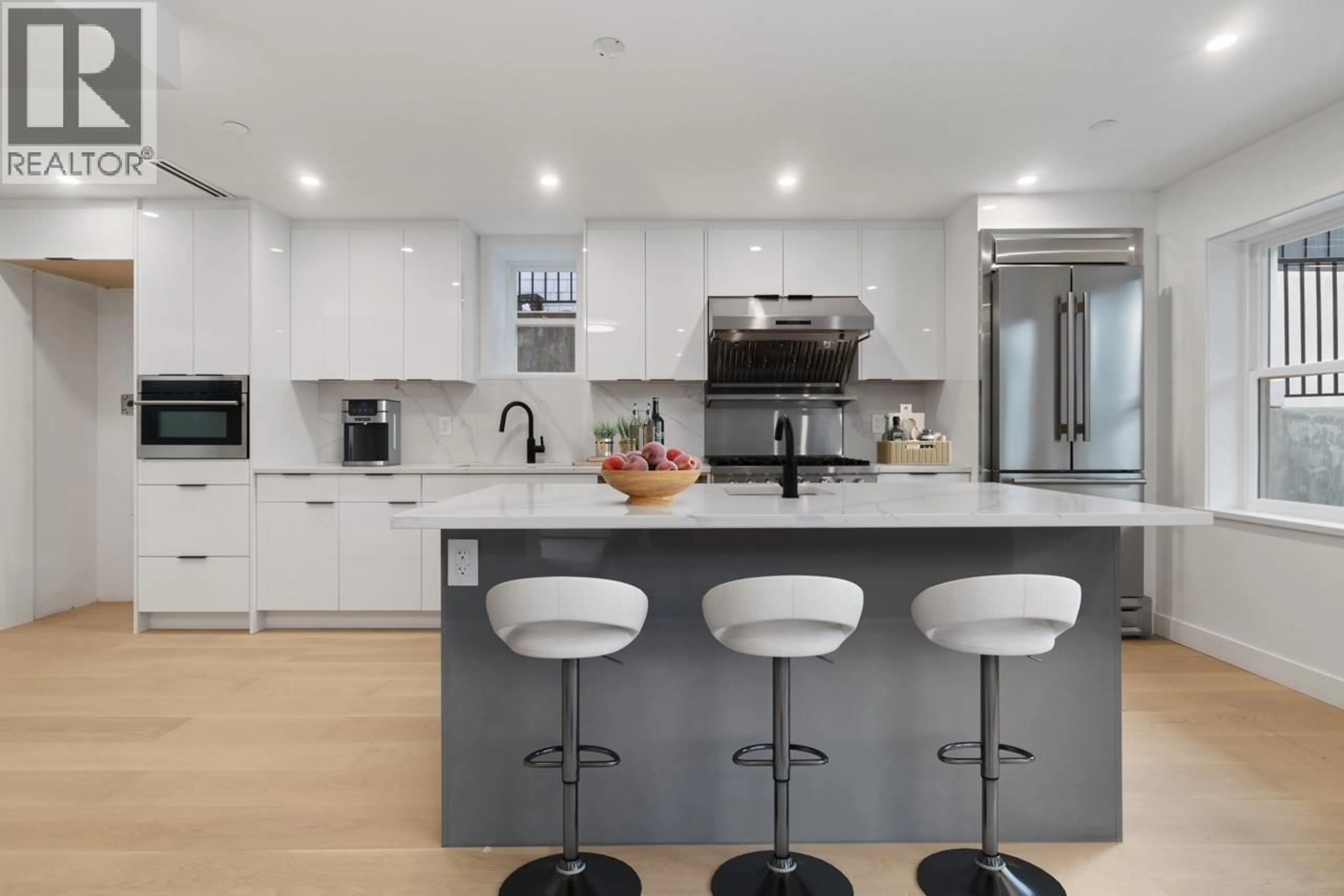 Contemporary kitchen, unknown for 2 - 2022 4TH AVENUE, Vancouver British Columbia V5N1K4