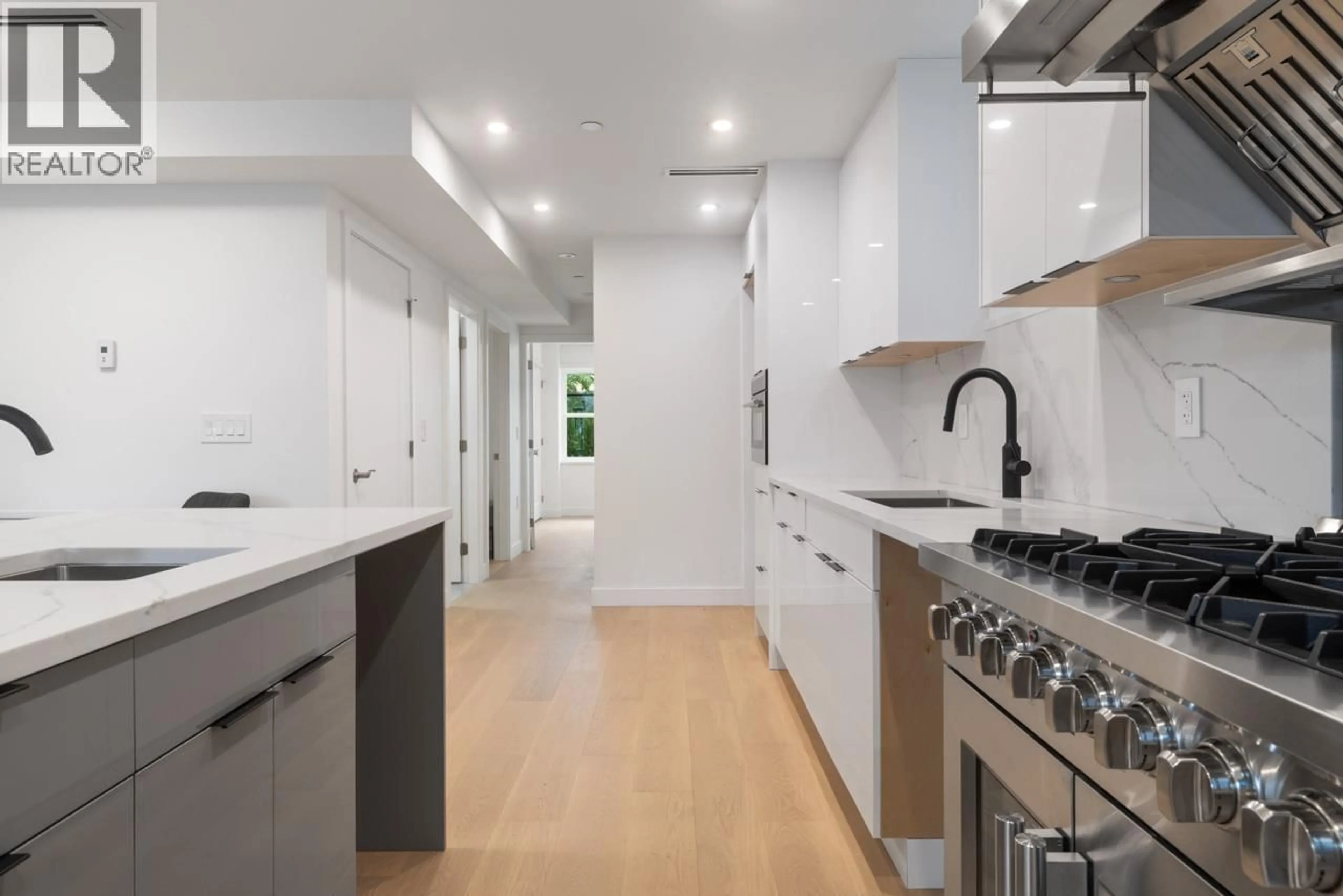 Unknown for 2 - 2022 4TH AVENUE, Vancouver British Columbia V5N1K4