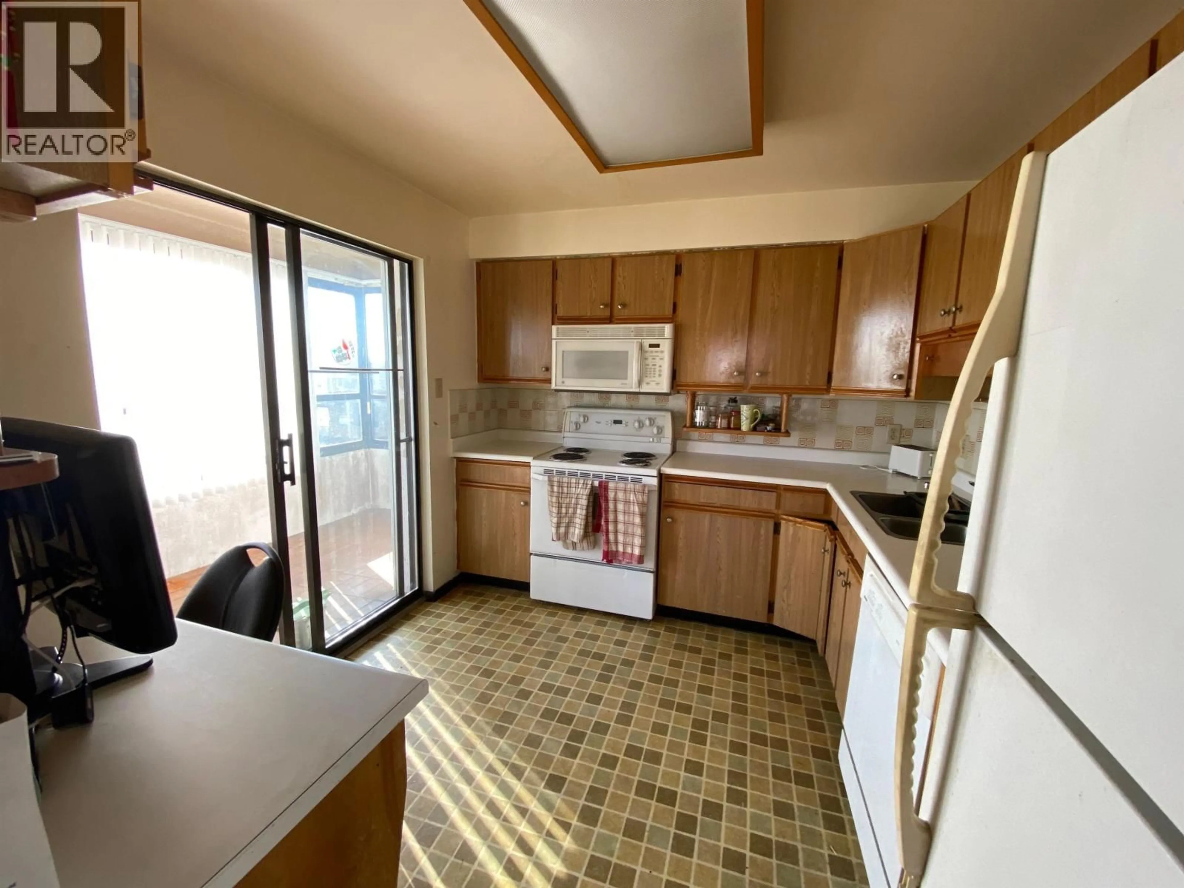 Standard kitchen, ceramic/tile floor for 902 - 615 BELMONT STREET, New Westminster British Columbia V3M6A1