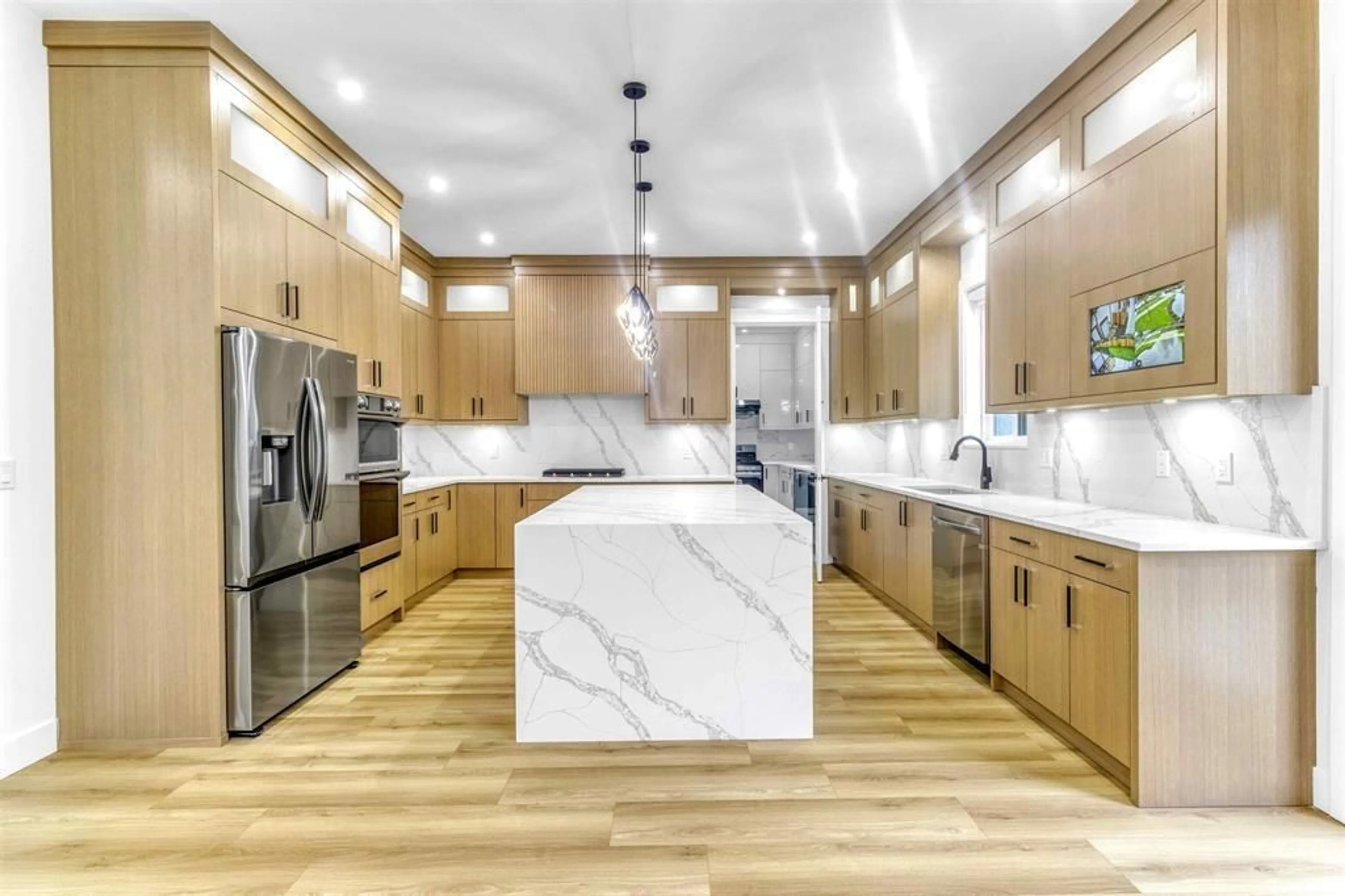 Contemporary kitchen, unknown for 12693 106A, Surrey British Columbia V3V0E3