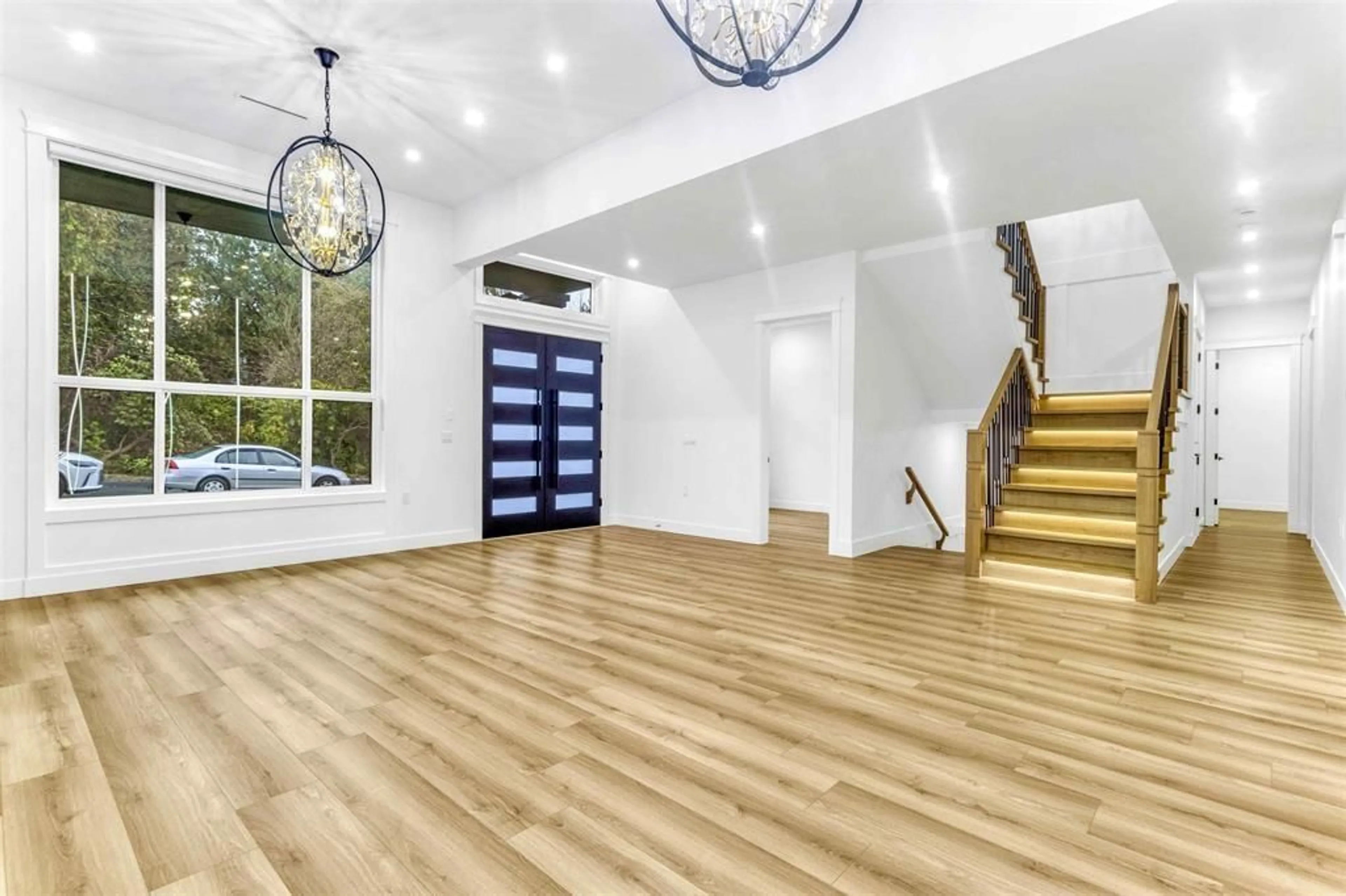 Indoor foyer for 12693 106A, Surrey British Columbia V3V0E3
