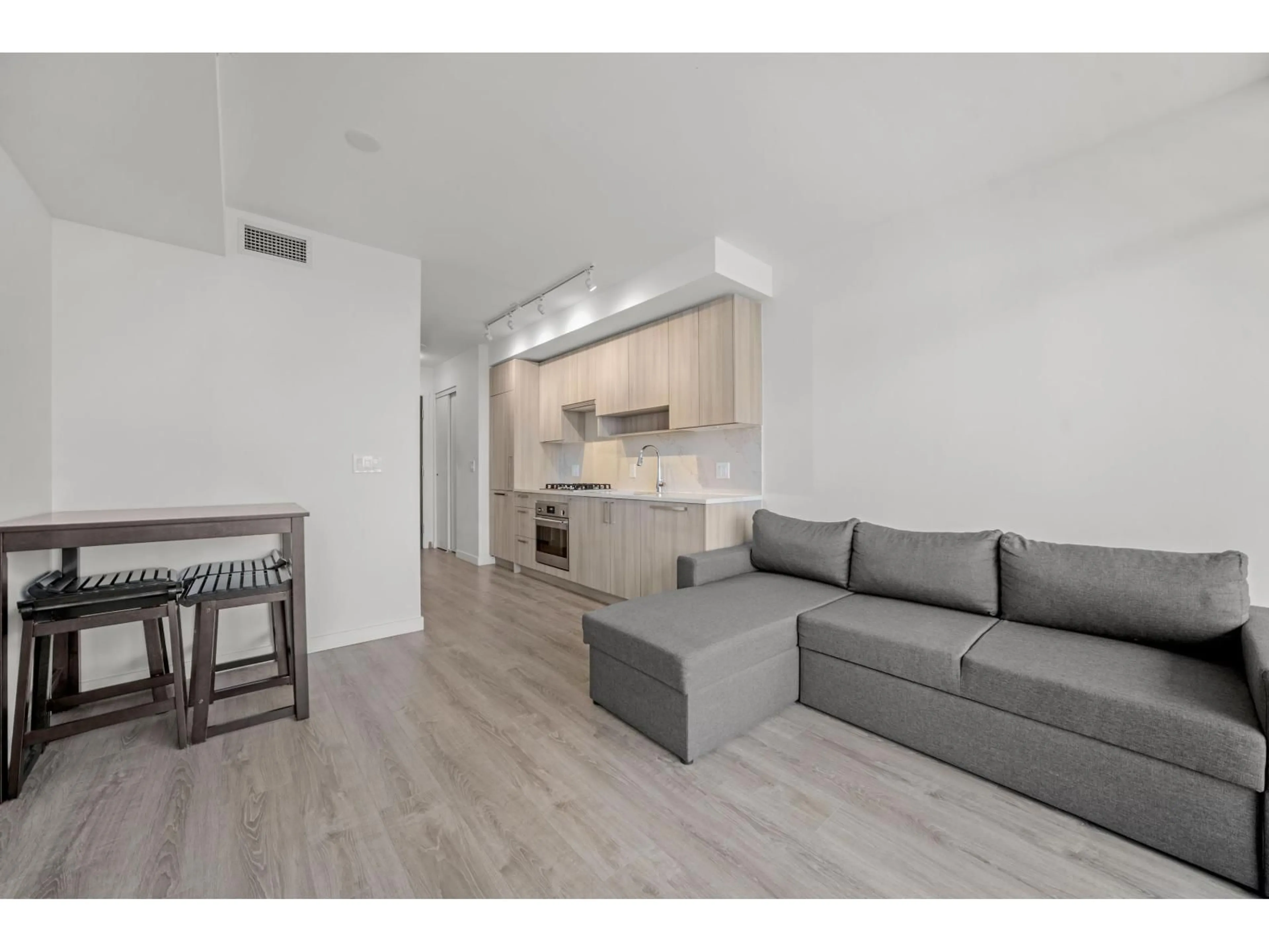 Unknown for 3204 - 13350 CENTRAL, Surrey British Columbia V3T0S1