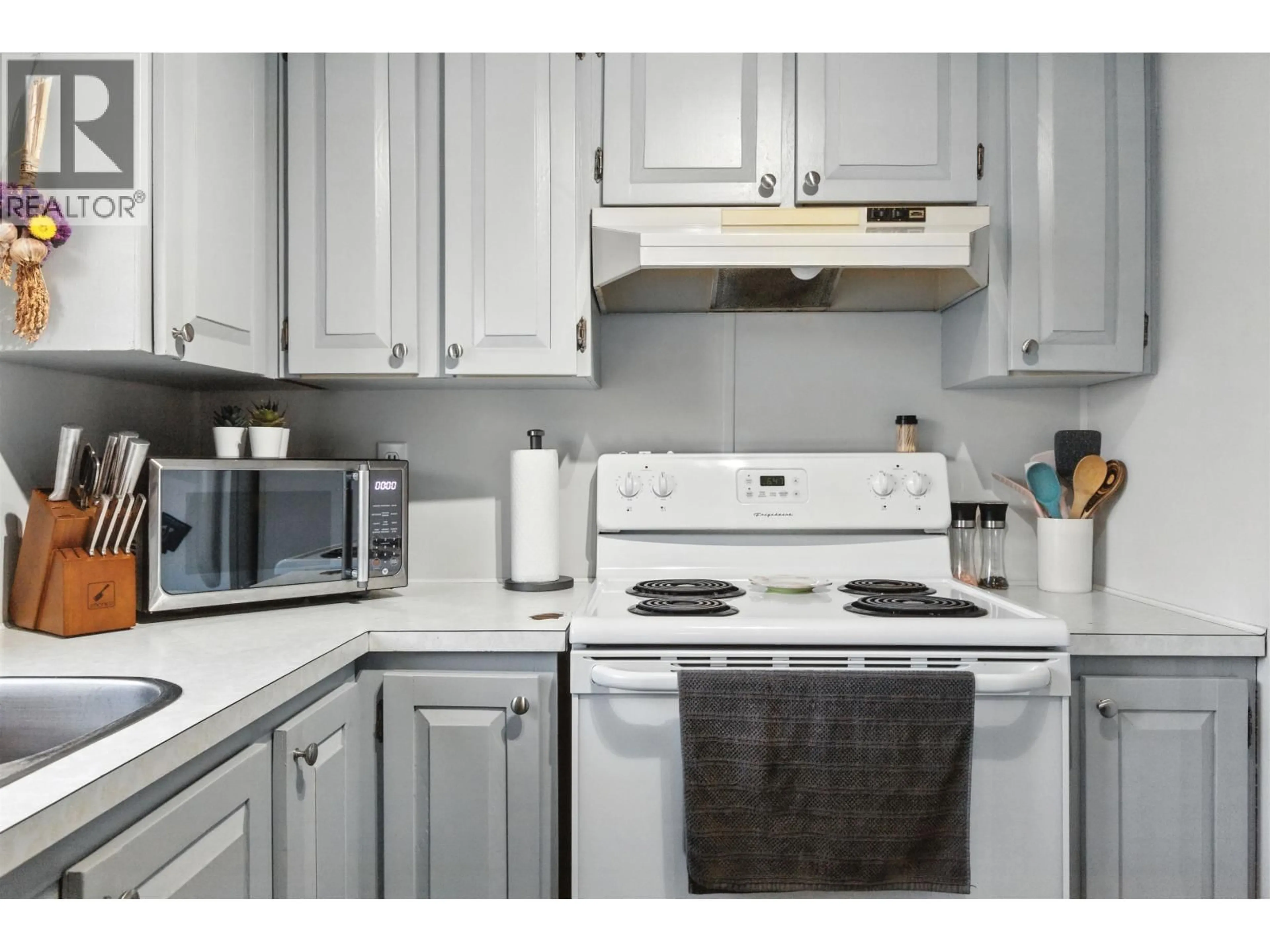 Standard kitchen, unknown for 52 - 770 ELEVENTH AVENUE, Williams Lake British Columbia V2G2M4