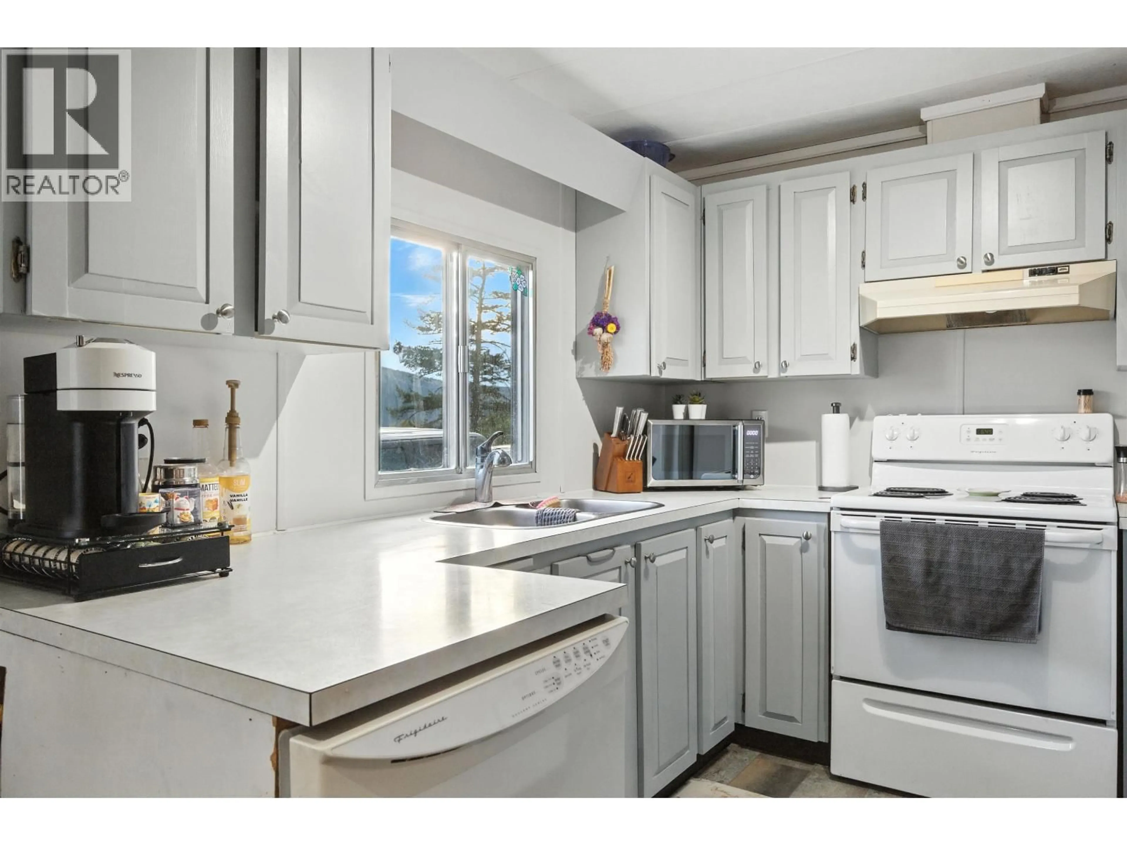 Standard kitchen, unknown for 52 - 770 ELEVENTH AVENUE, Williams Lake British Columbia V2G2M4