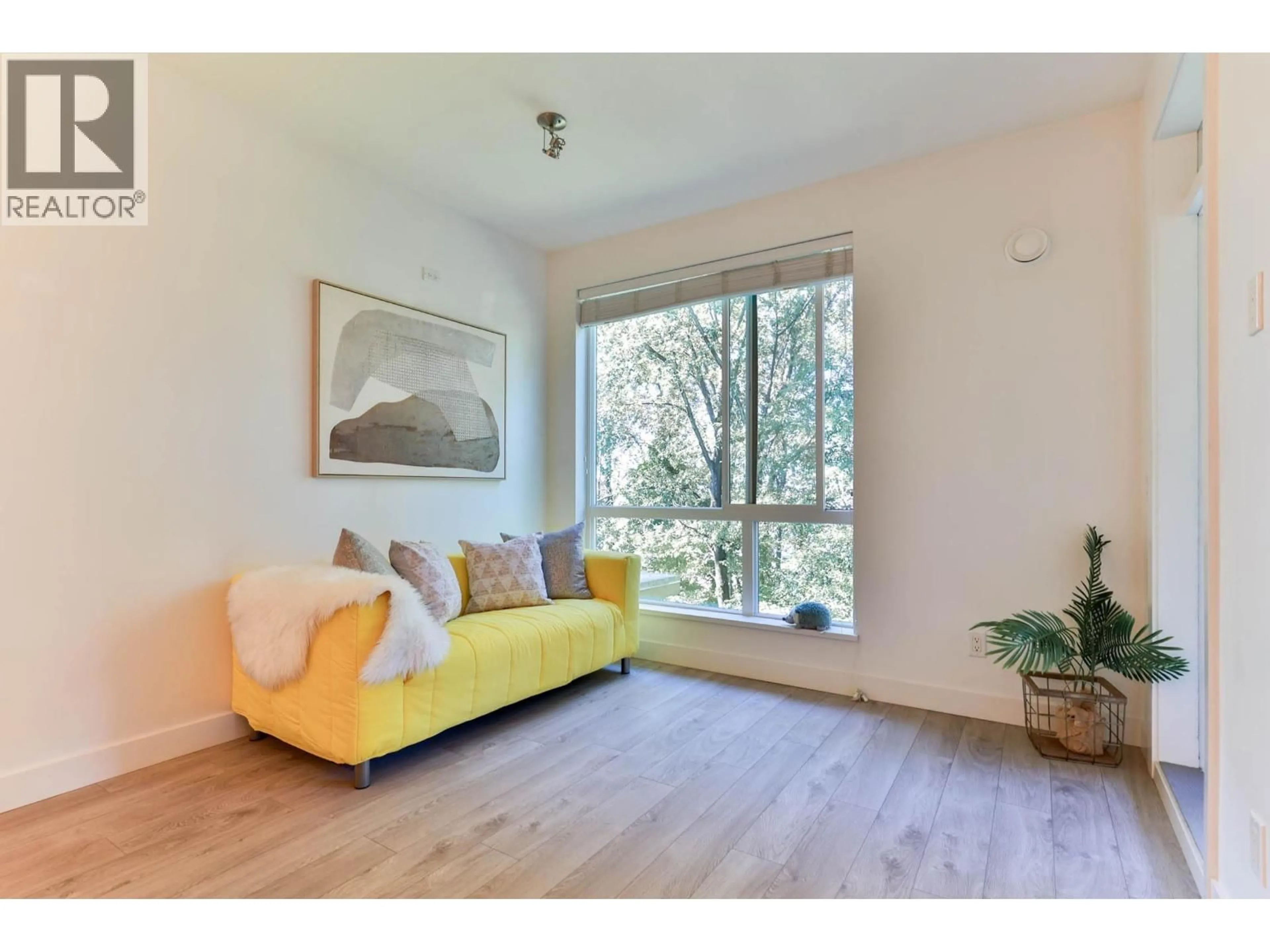 Living room with furniture, wood/laminate floor for 527 - 723 3RD STREET, North Vancouver British Columbia V7M0E4