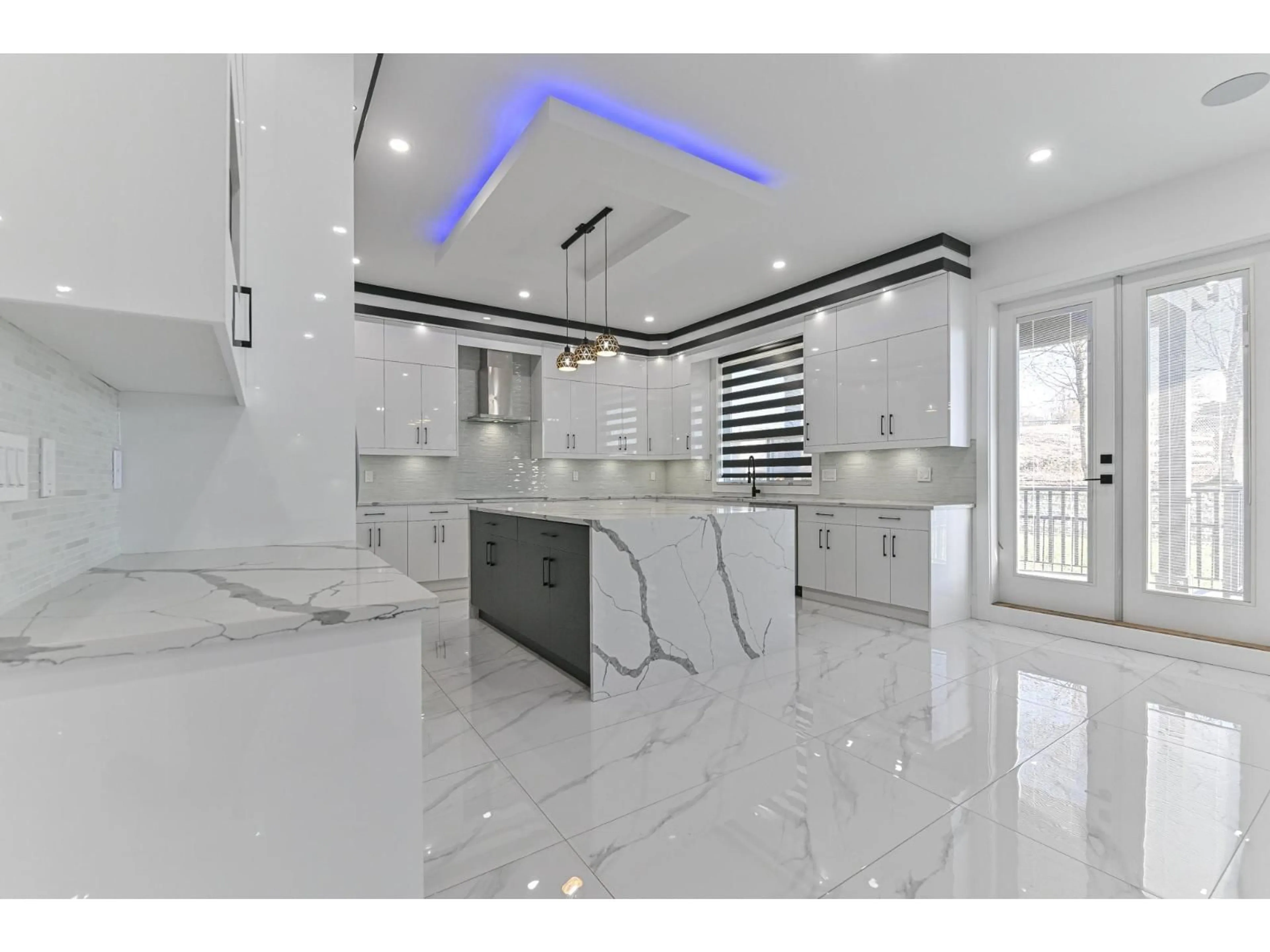 Contemporary kitchen, ceramic/tile floor for 2540 TERMINAL, Abbotsford British Columbia V4X1L9